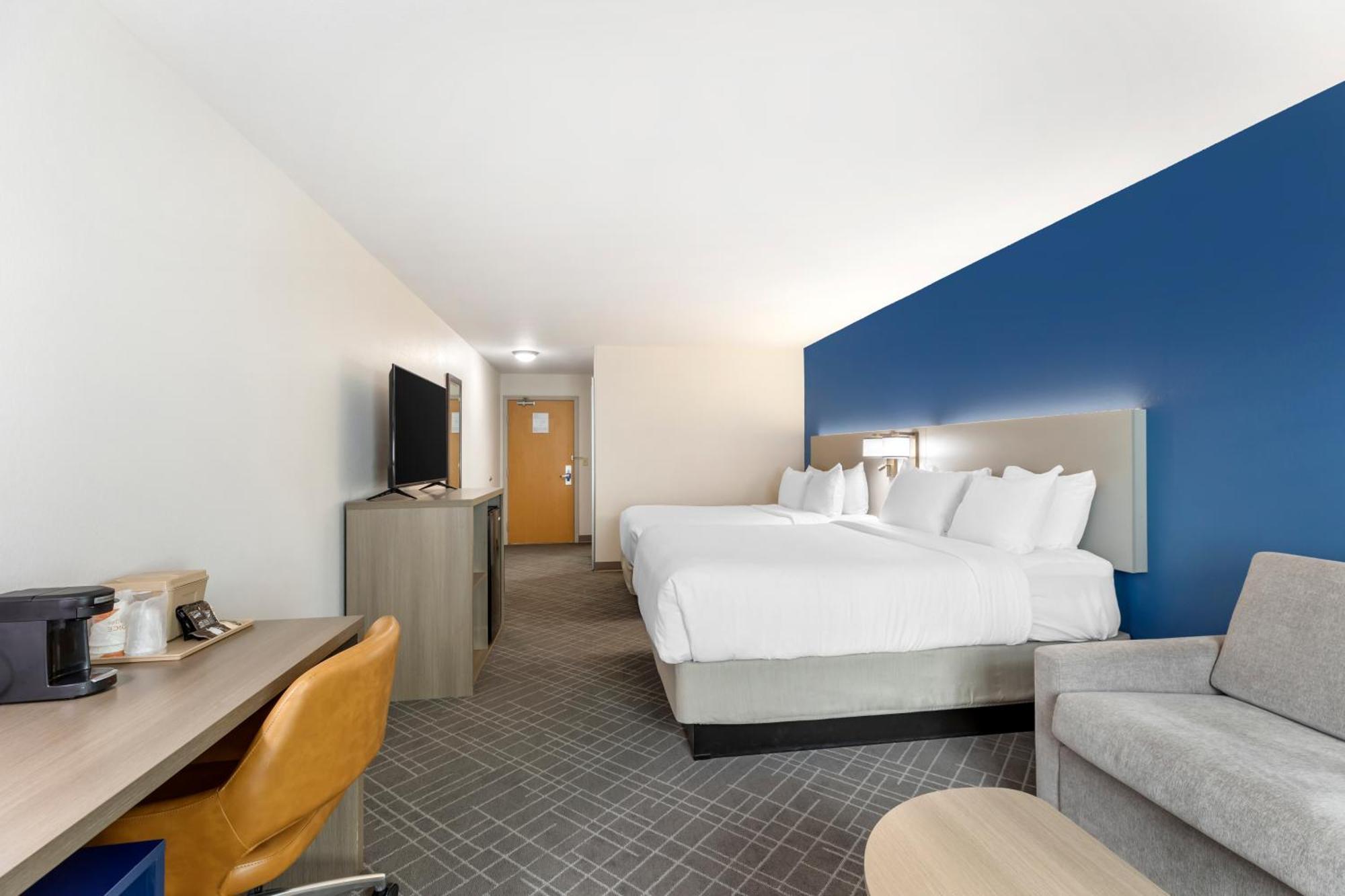 Queen Suite Two Queen Beds Non-Smoking