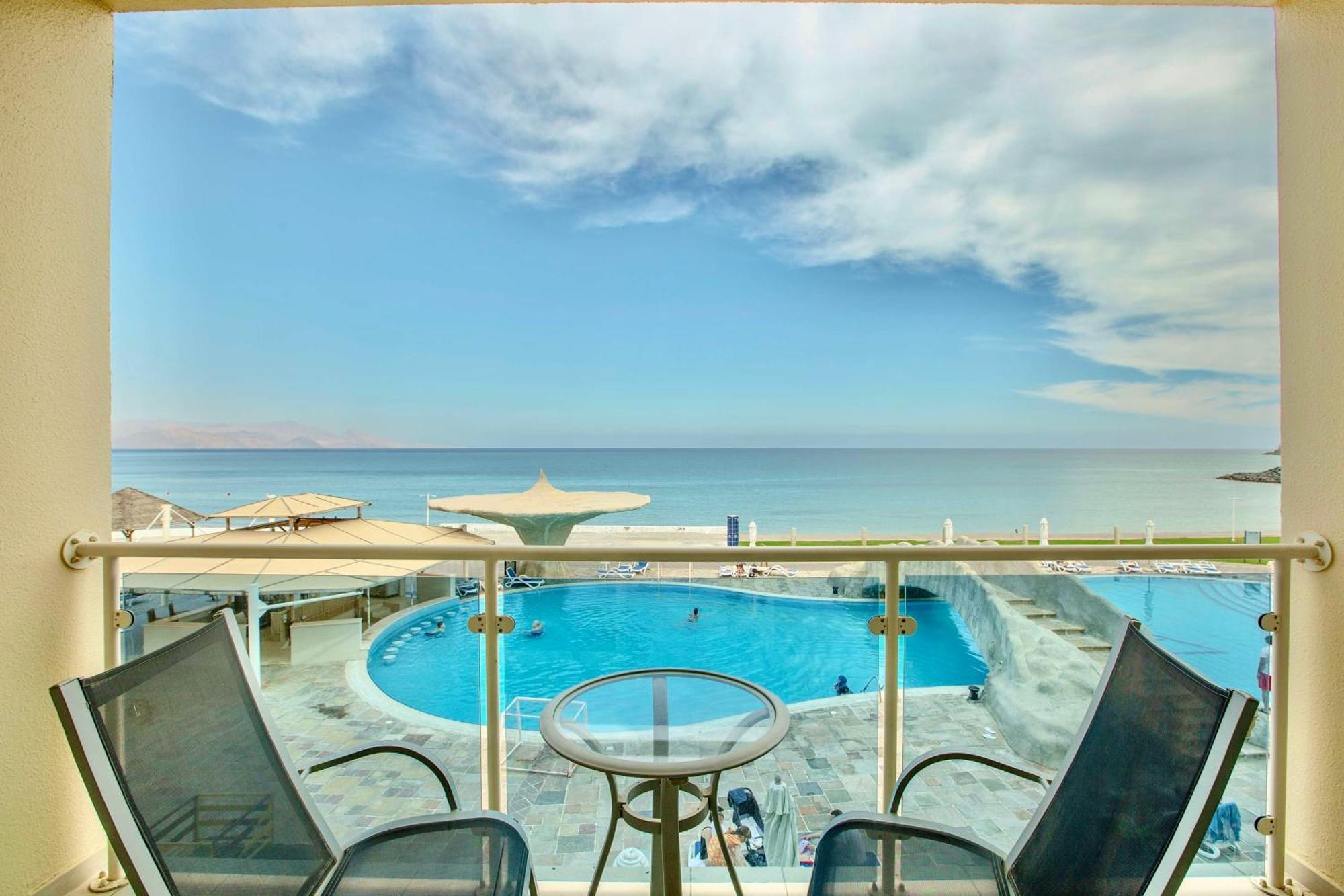 Standard Zimmer mit Balkon und Ozeanblick