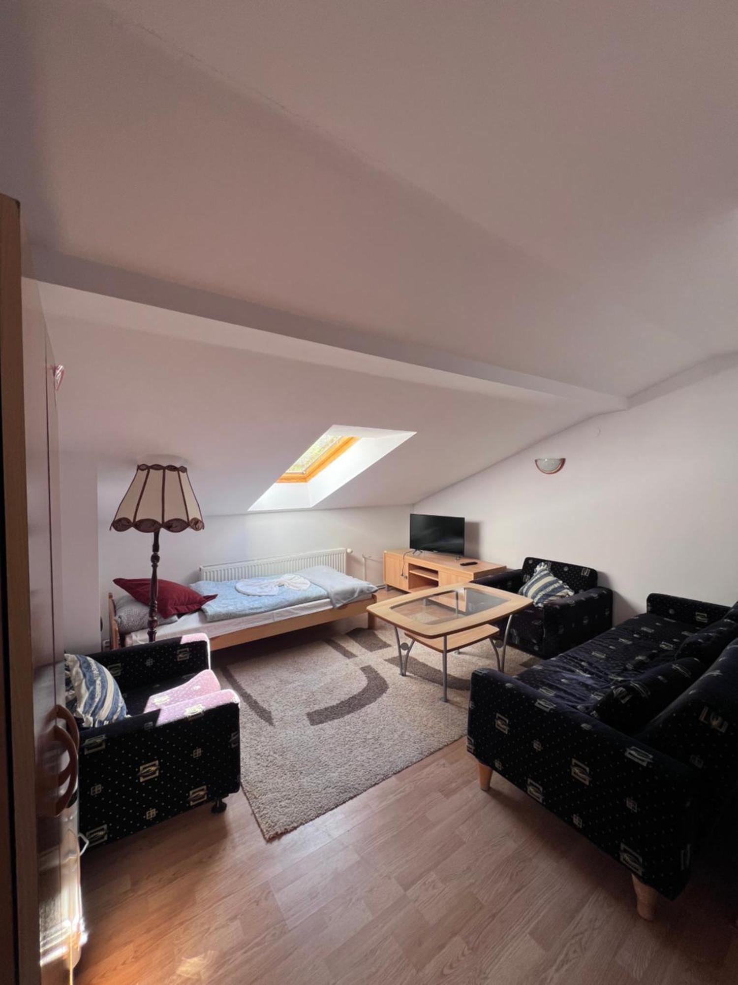 Deluxe Family Room