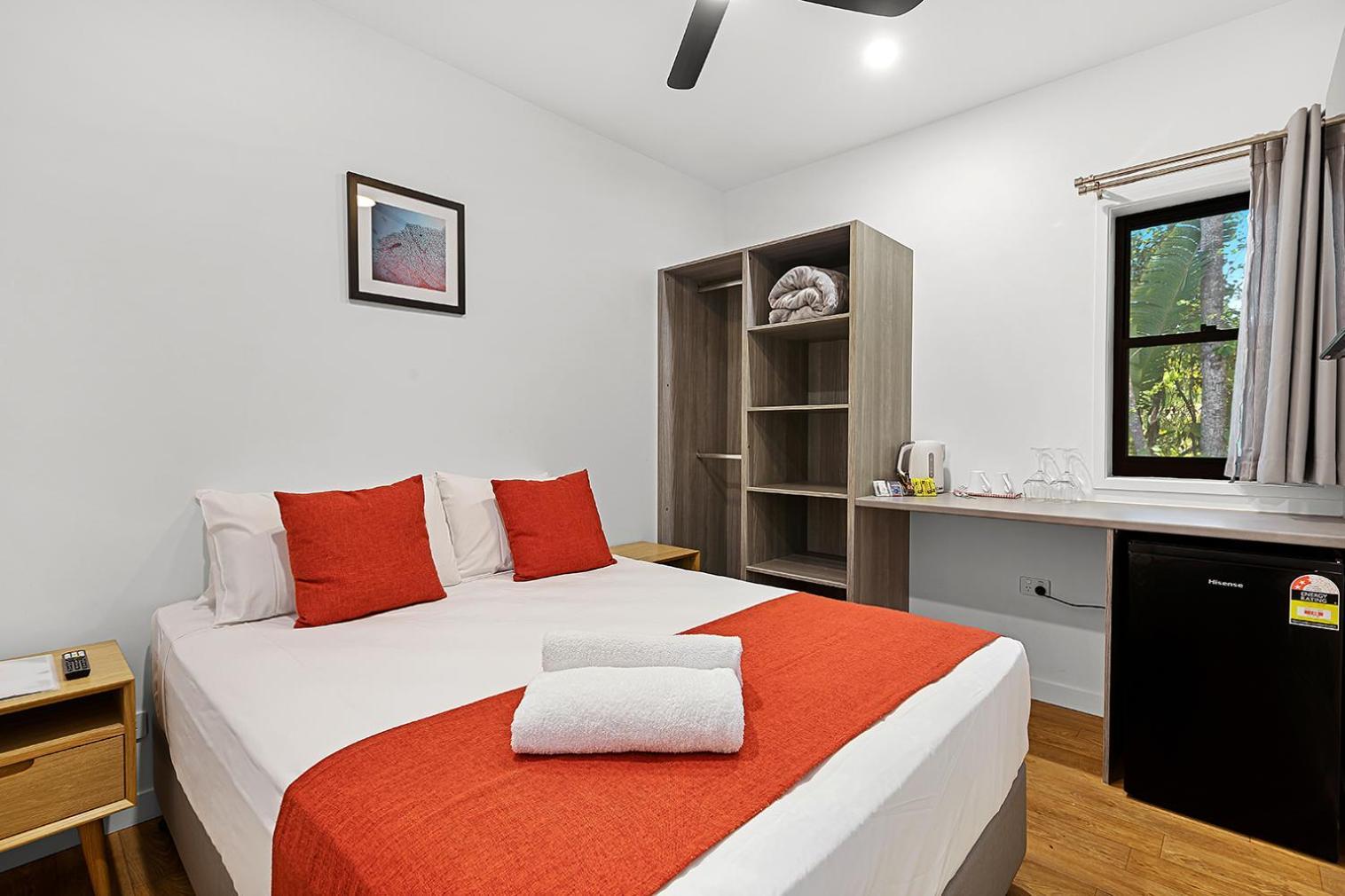 Accessible One Bedroom Villa Queen Bed Kitchenette