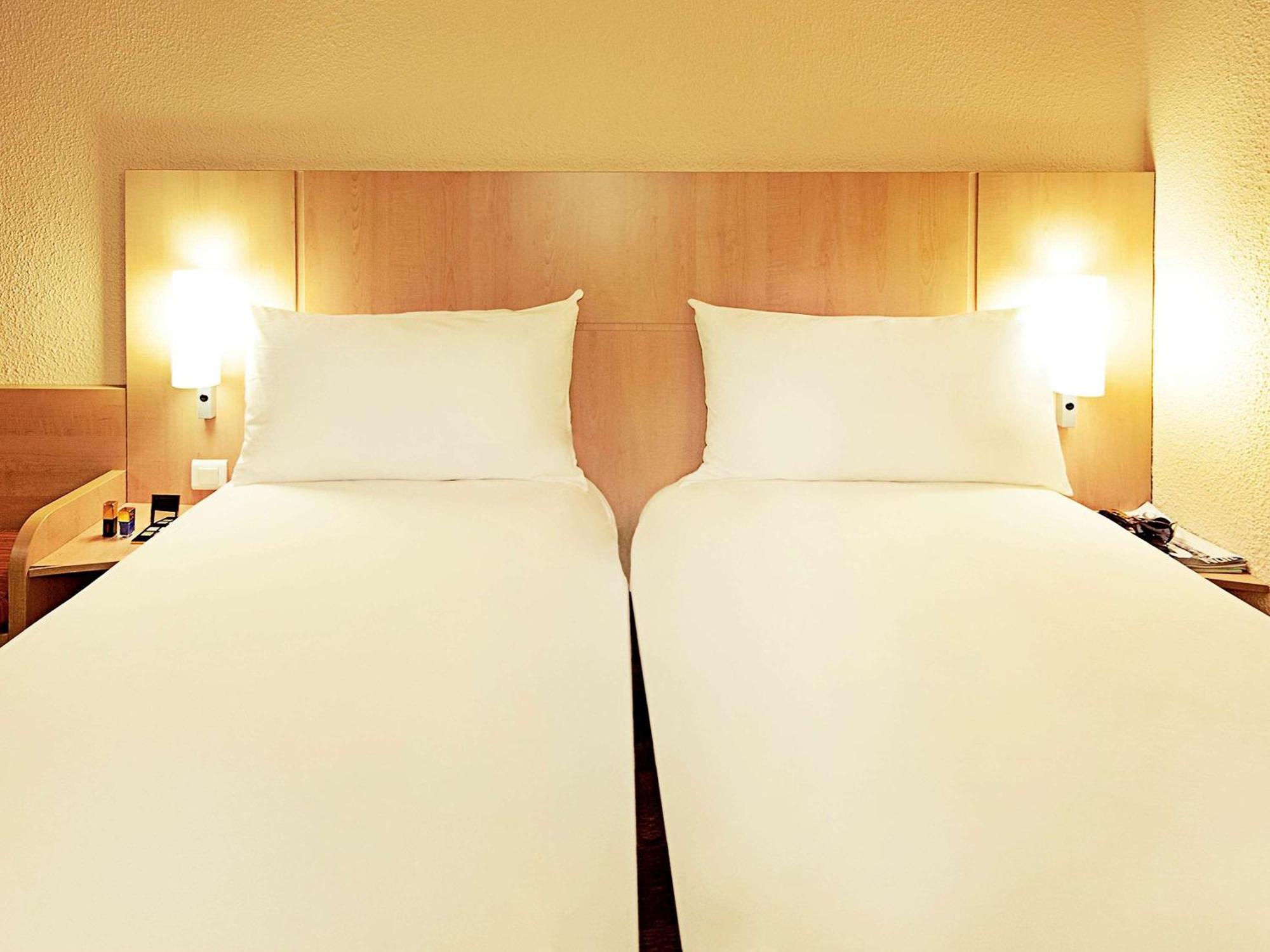 Standard Room 2 Zip-Beds,1765335081:JPEG