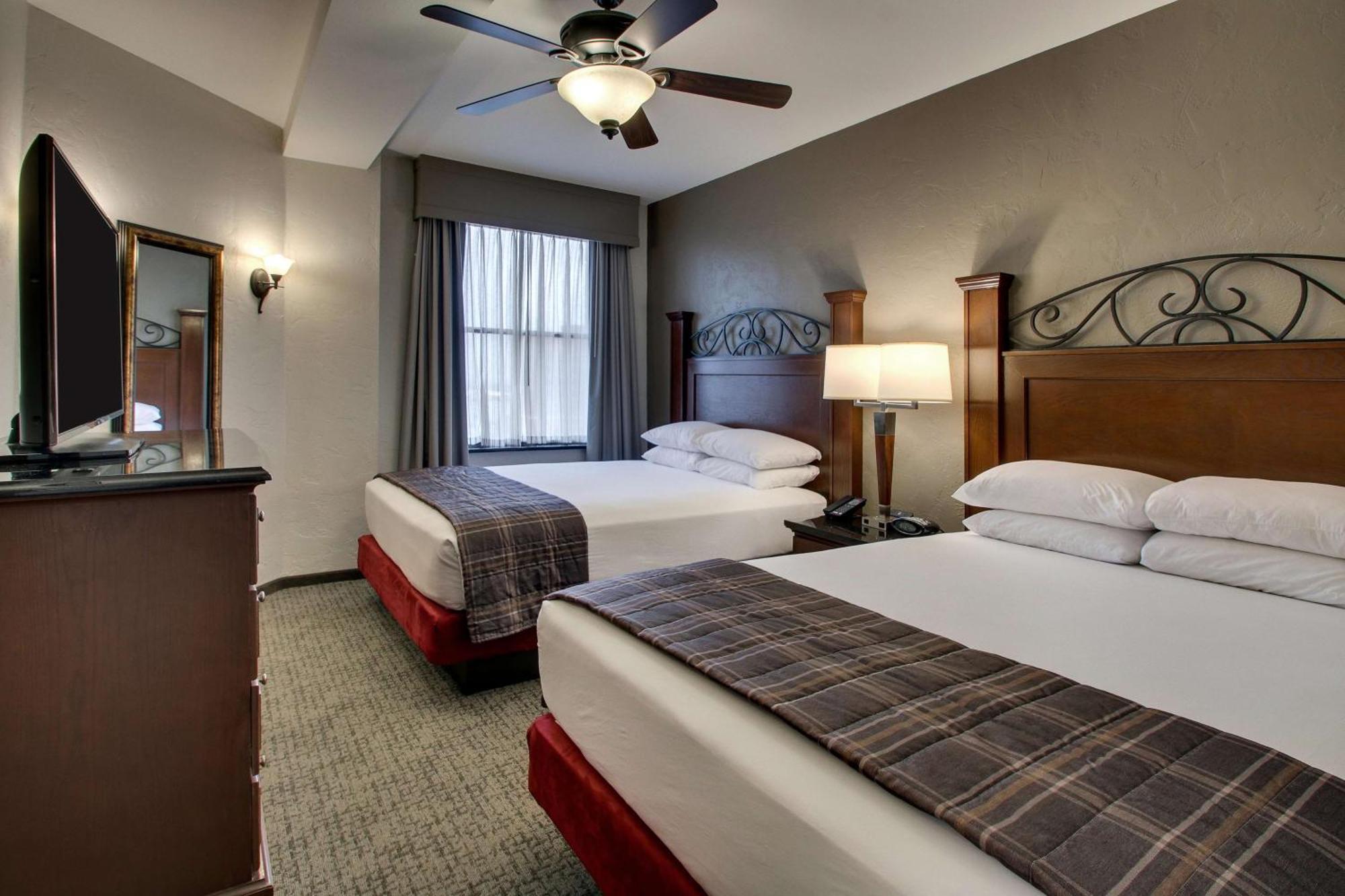 Queen Suite Two Queen Beds