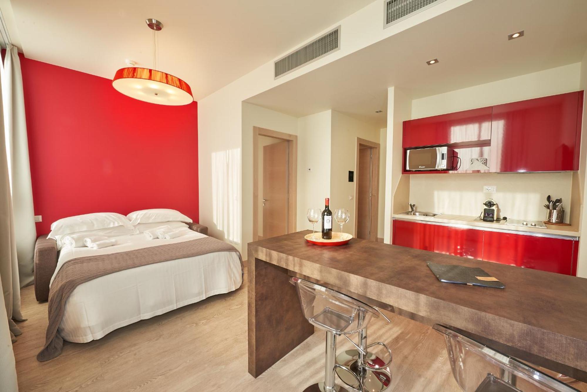 One-Bedroom Apartment Kitchen & Pool Access
