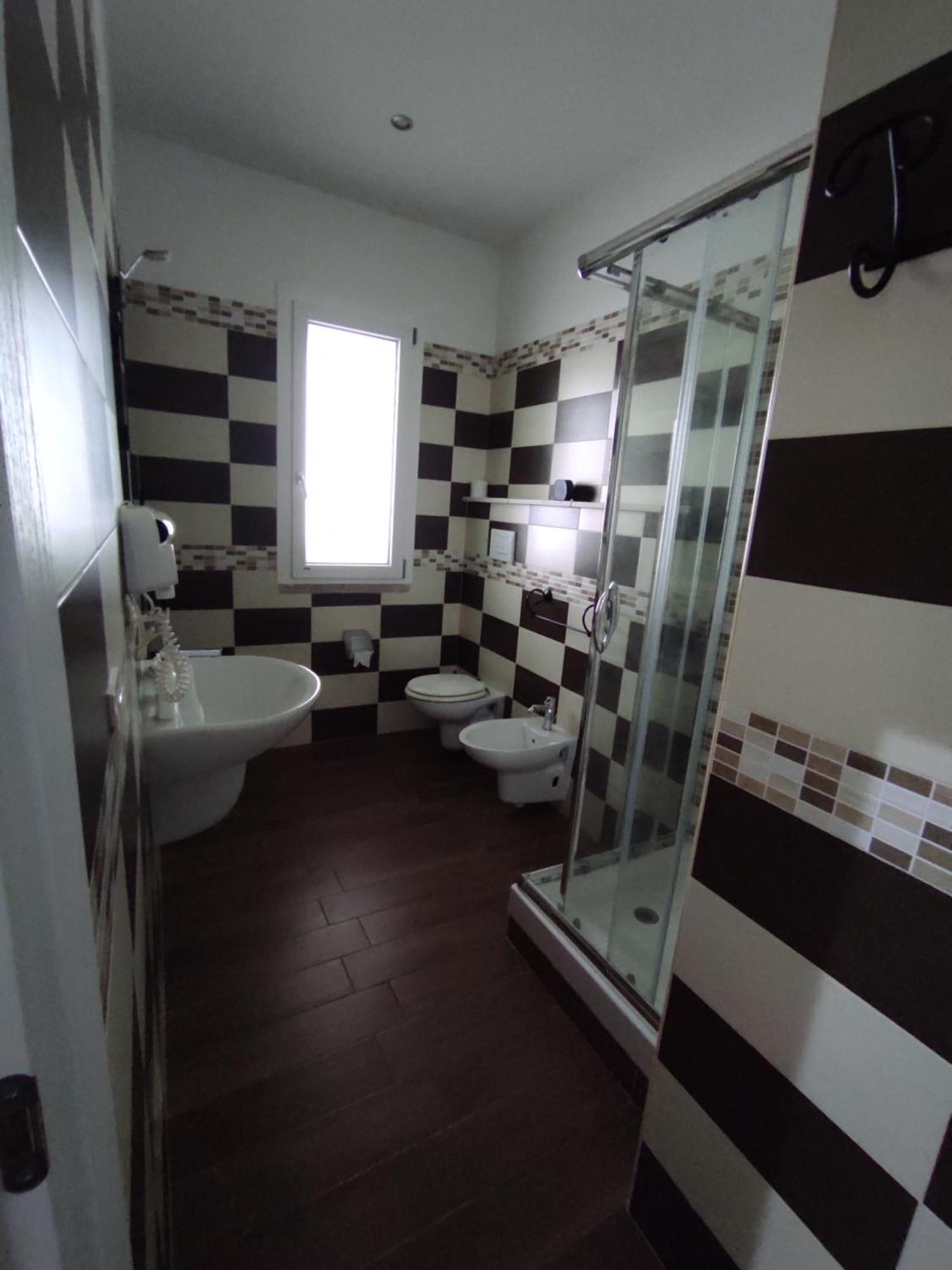Camera Tripla