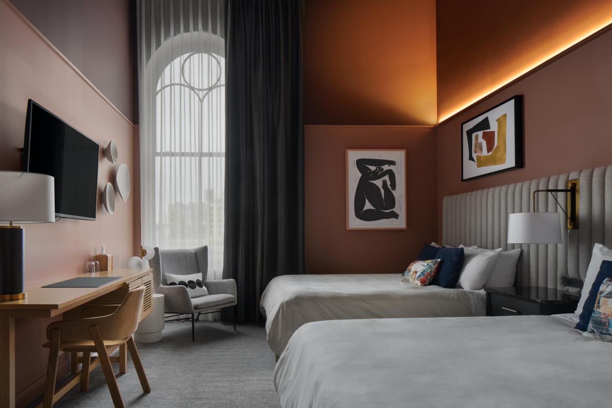 Deluxe Queen Suite