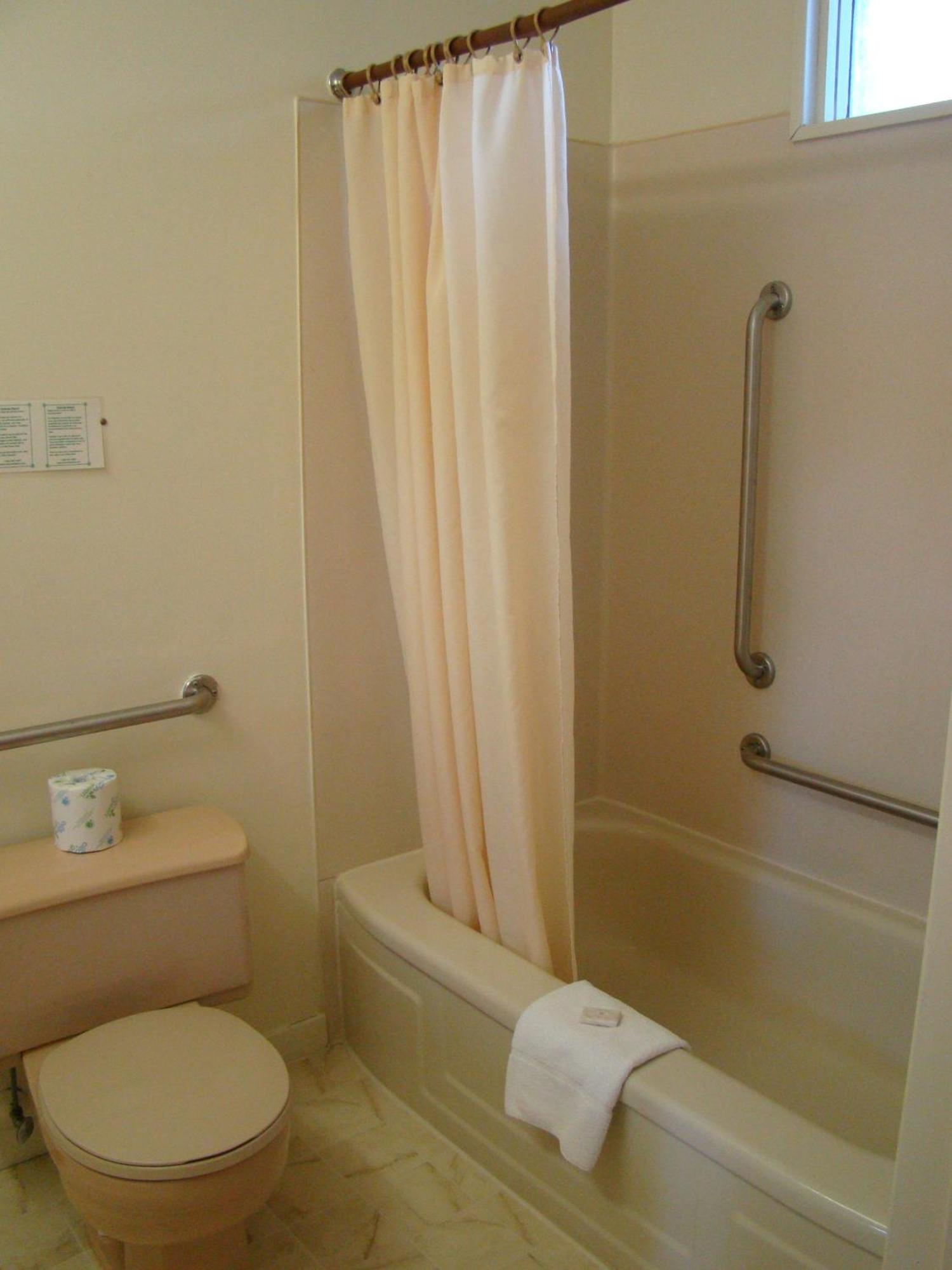 Double Room with Two Double Beds - Disability Access