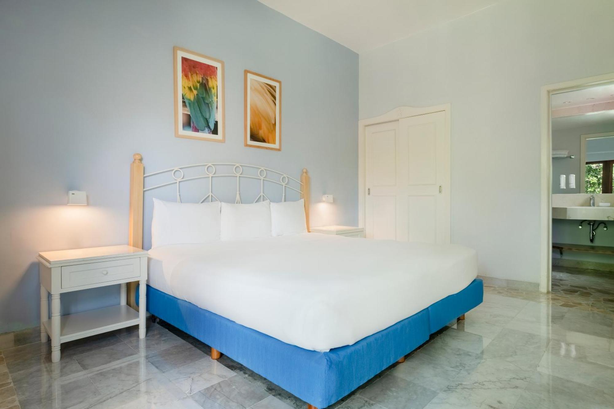 Premium Accessible Room,1589270046:JPEG