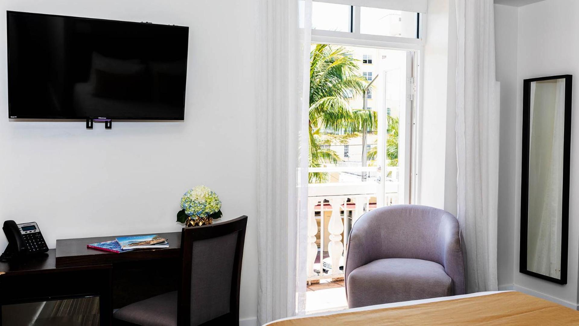 Standard Double Queen Room