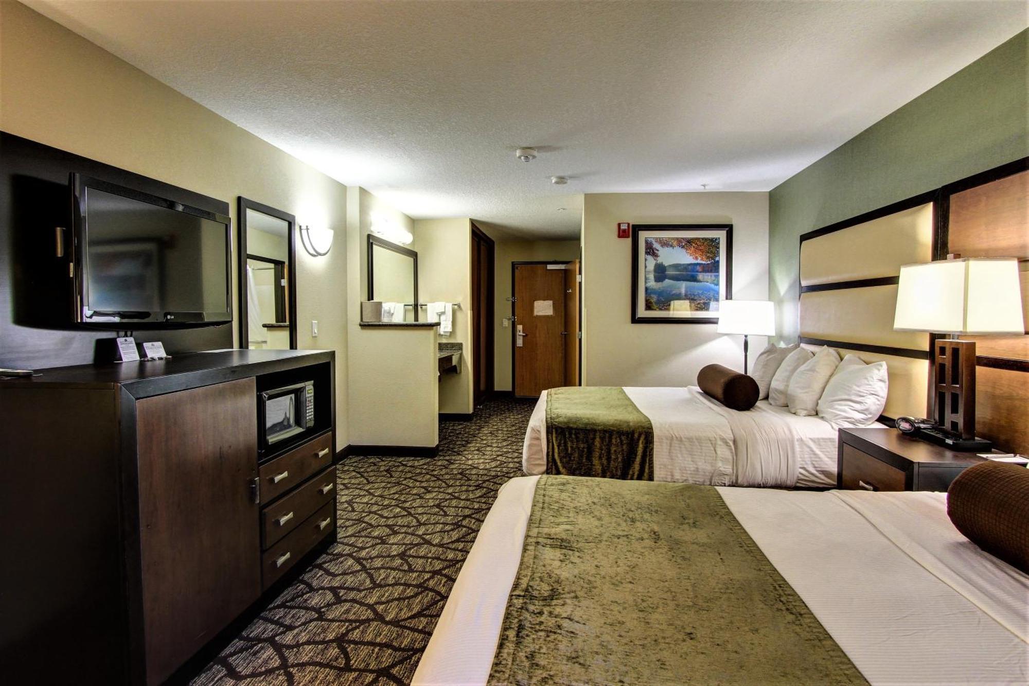 Queen Room with Two Queen Beds Non-Smoking