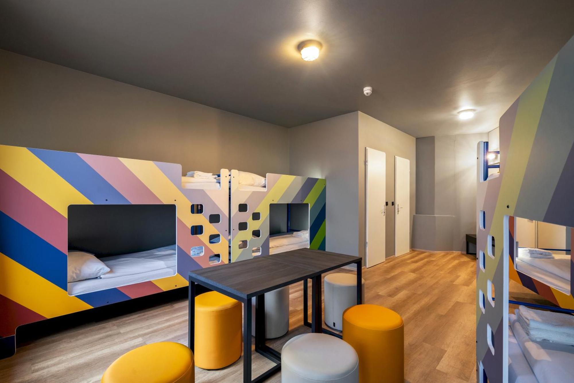 Bed 8-Bed Dormitory Room