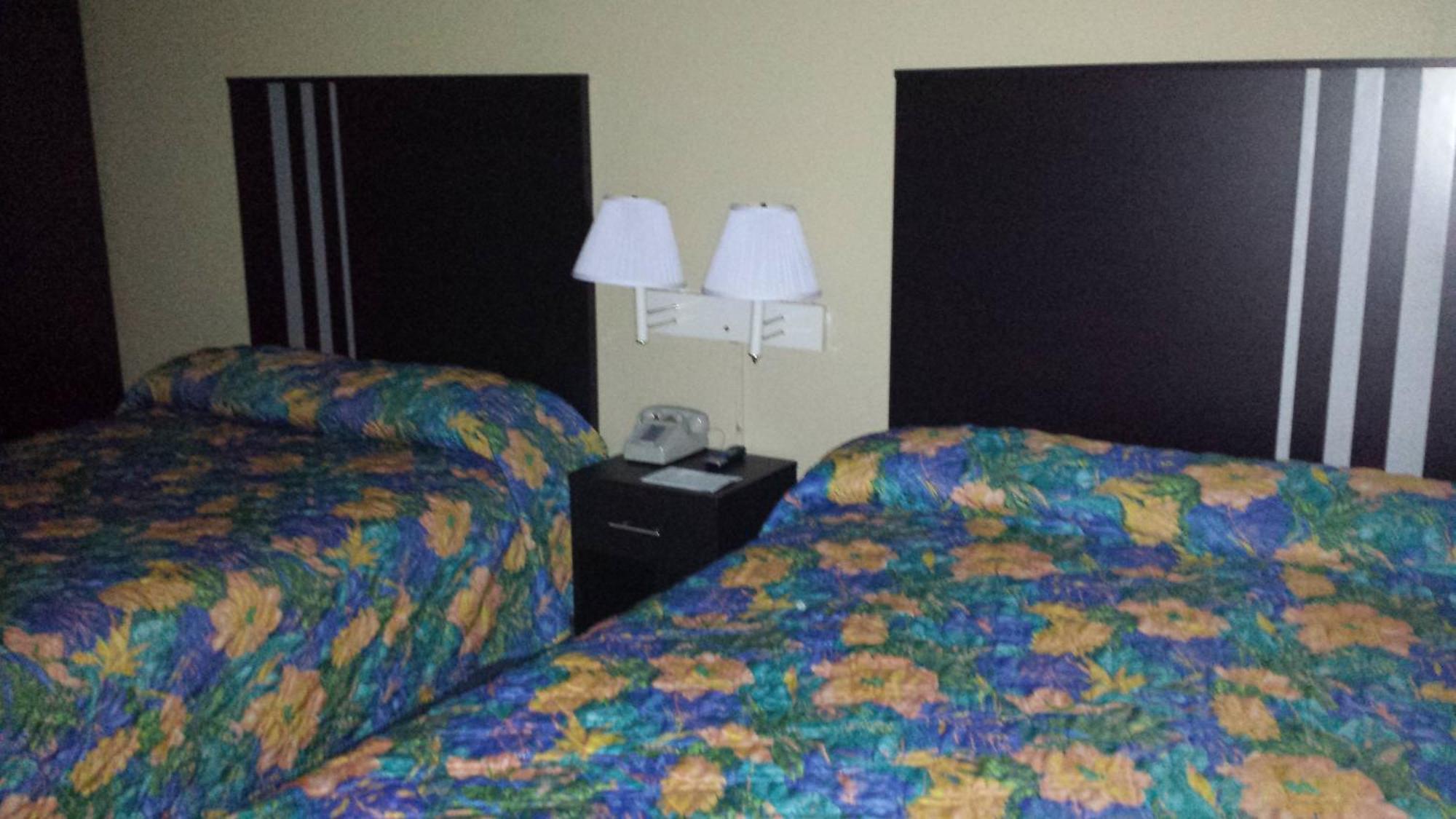 Oceanfront 2 Double beds Balcony