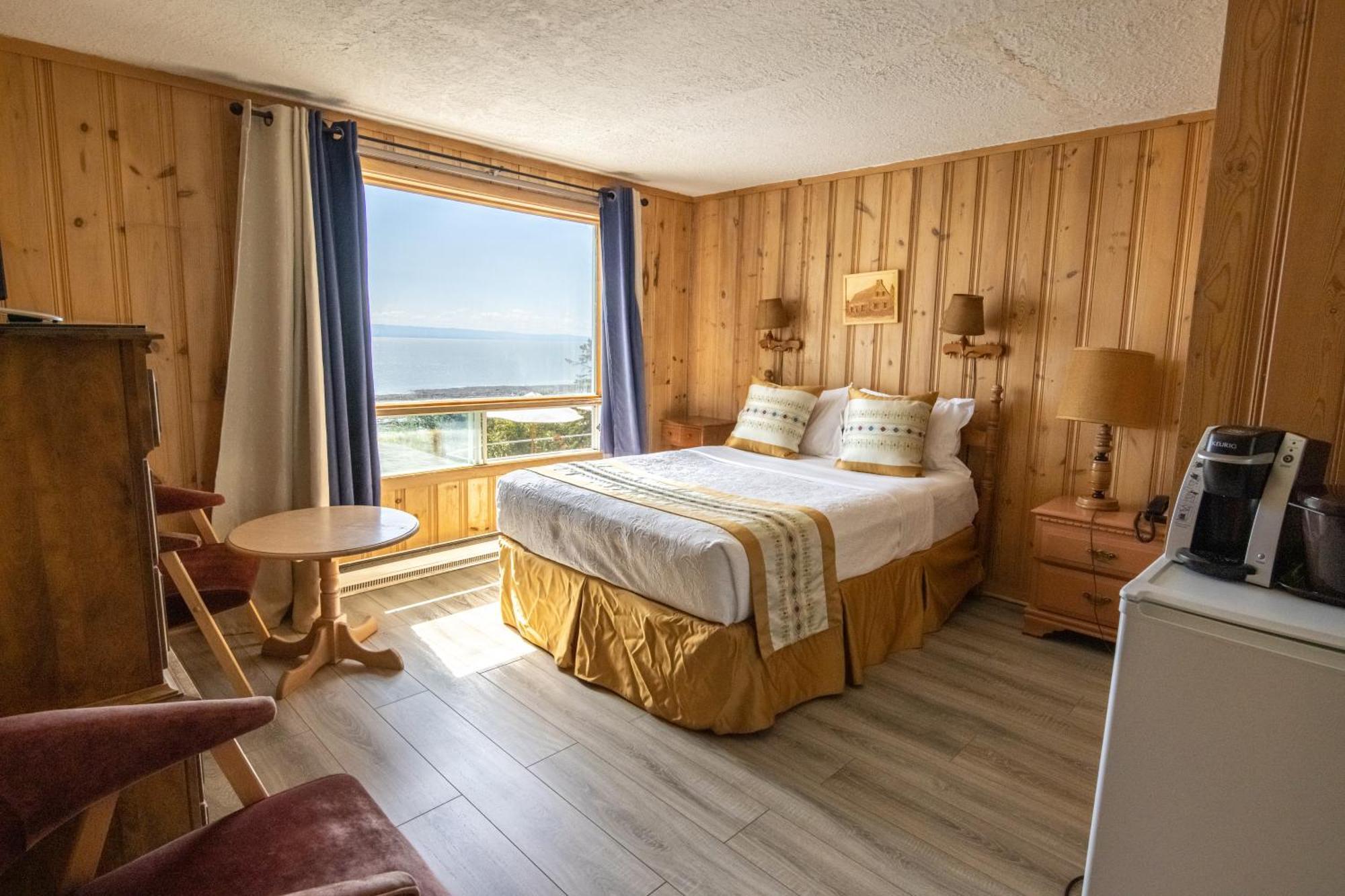 Queen Room with Sea View