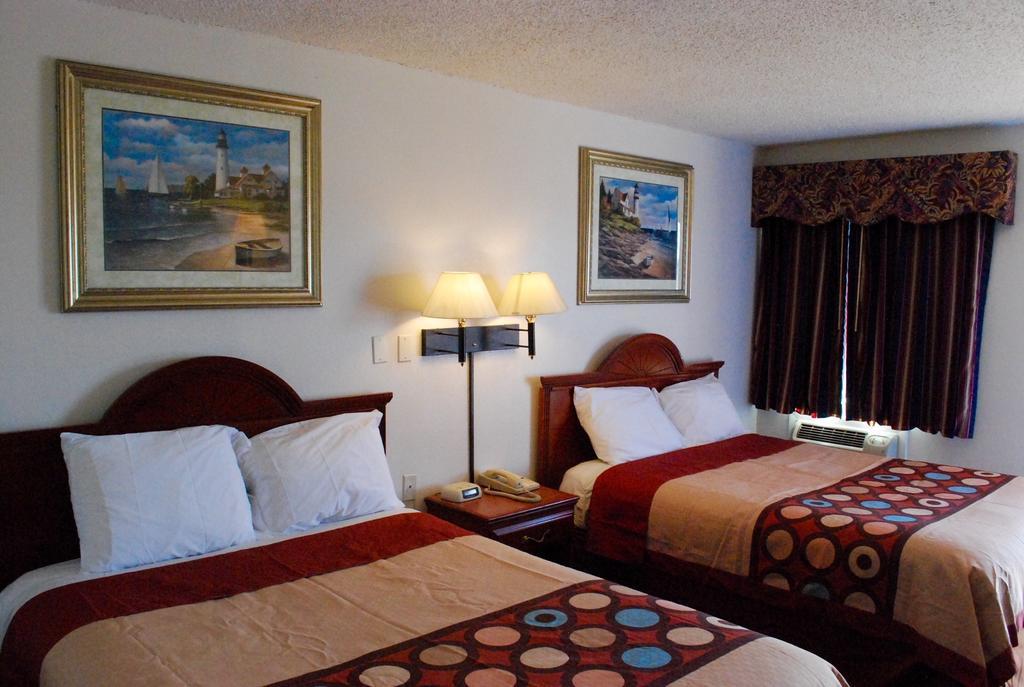 Queen Room with Two Queen Beds - Non-Smoking