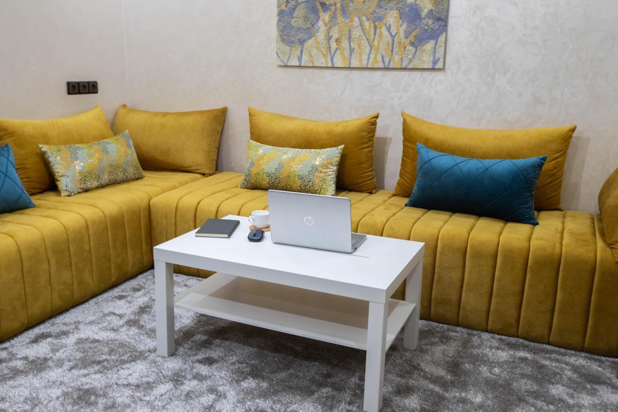 Studio Apartment Queen Bed