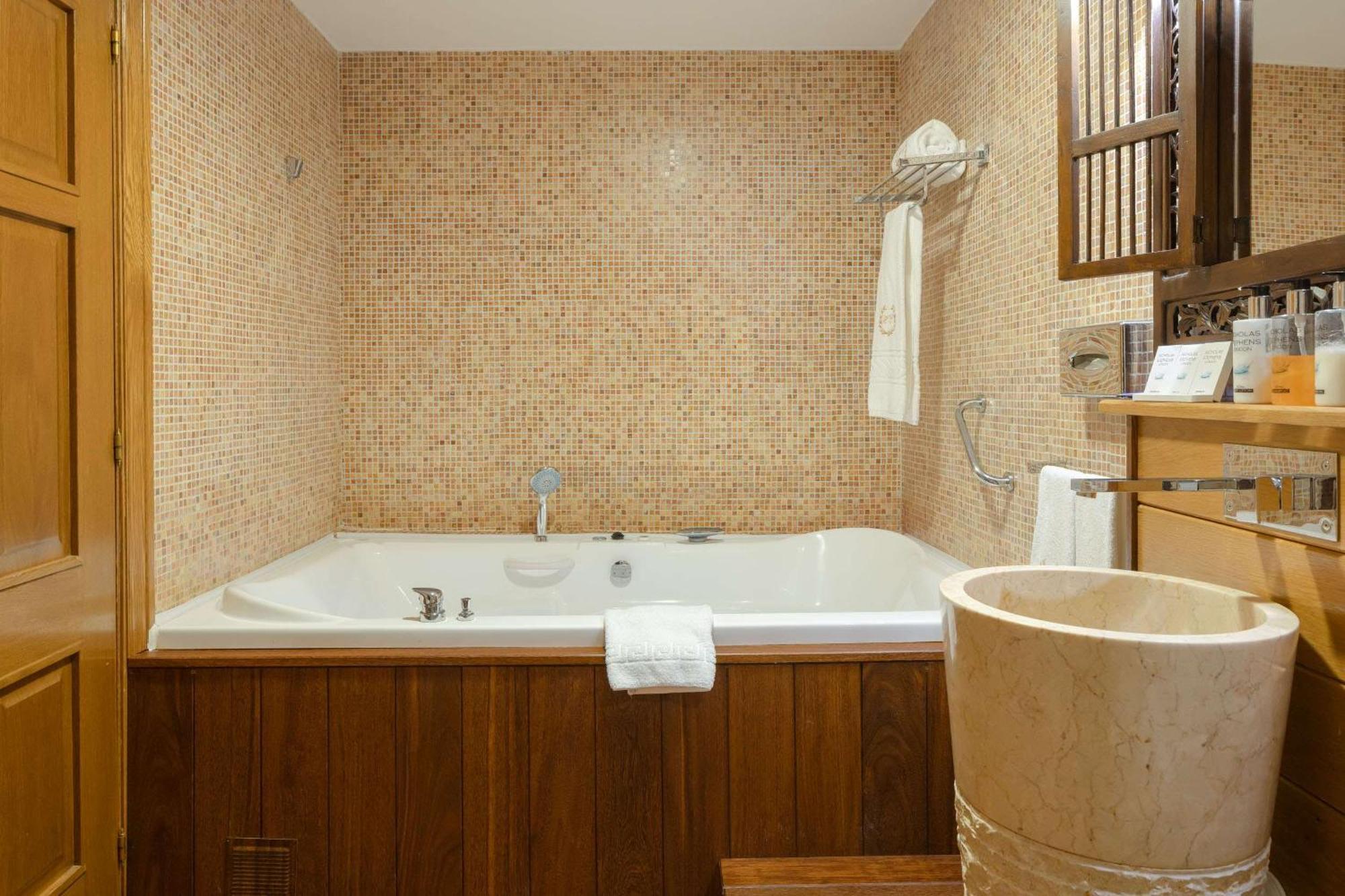 Suite Spa Bath