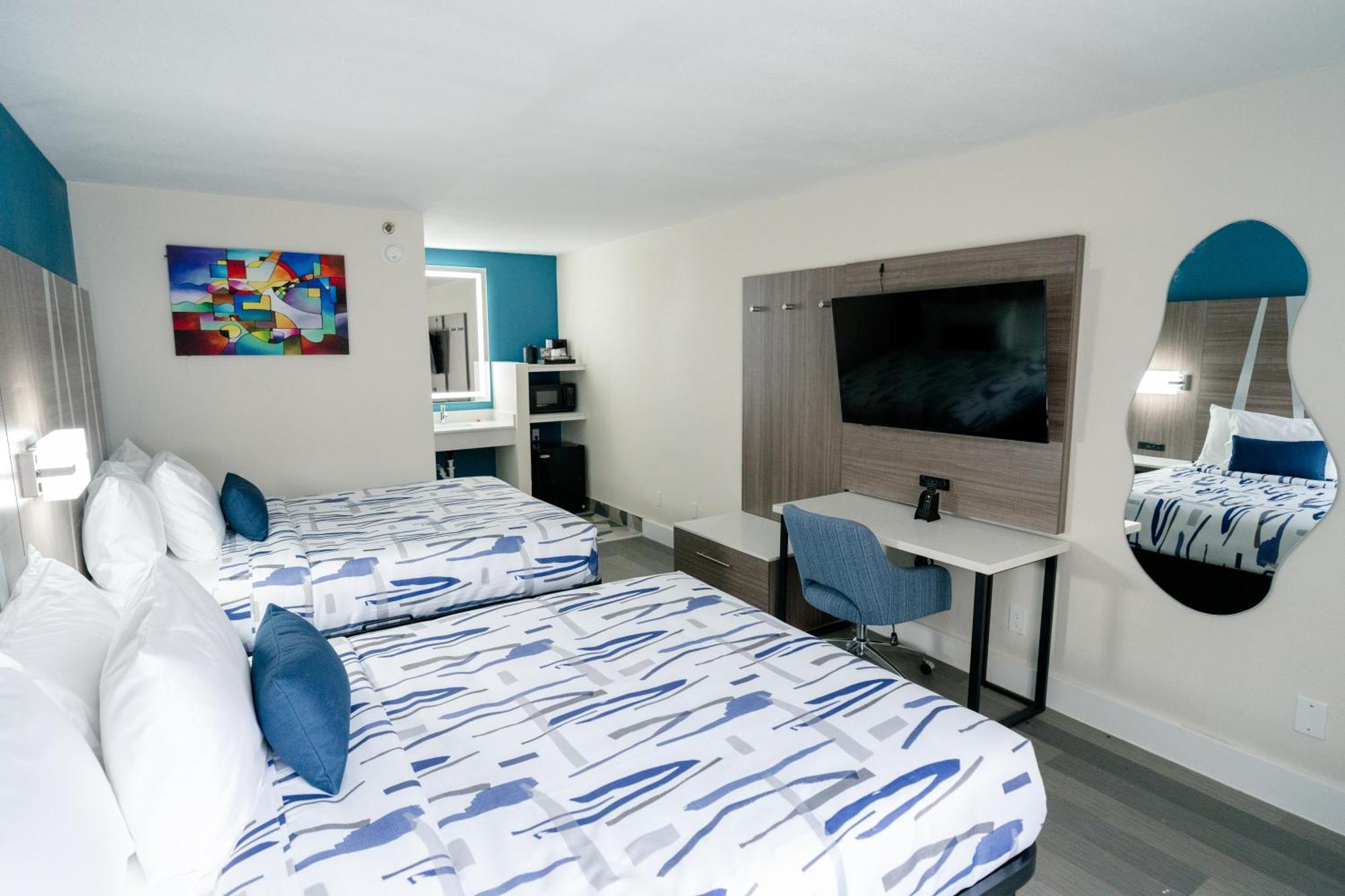 Queen Room with Two Queen Beds - Smoking
