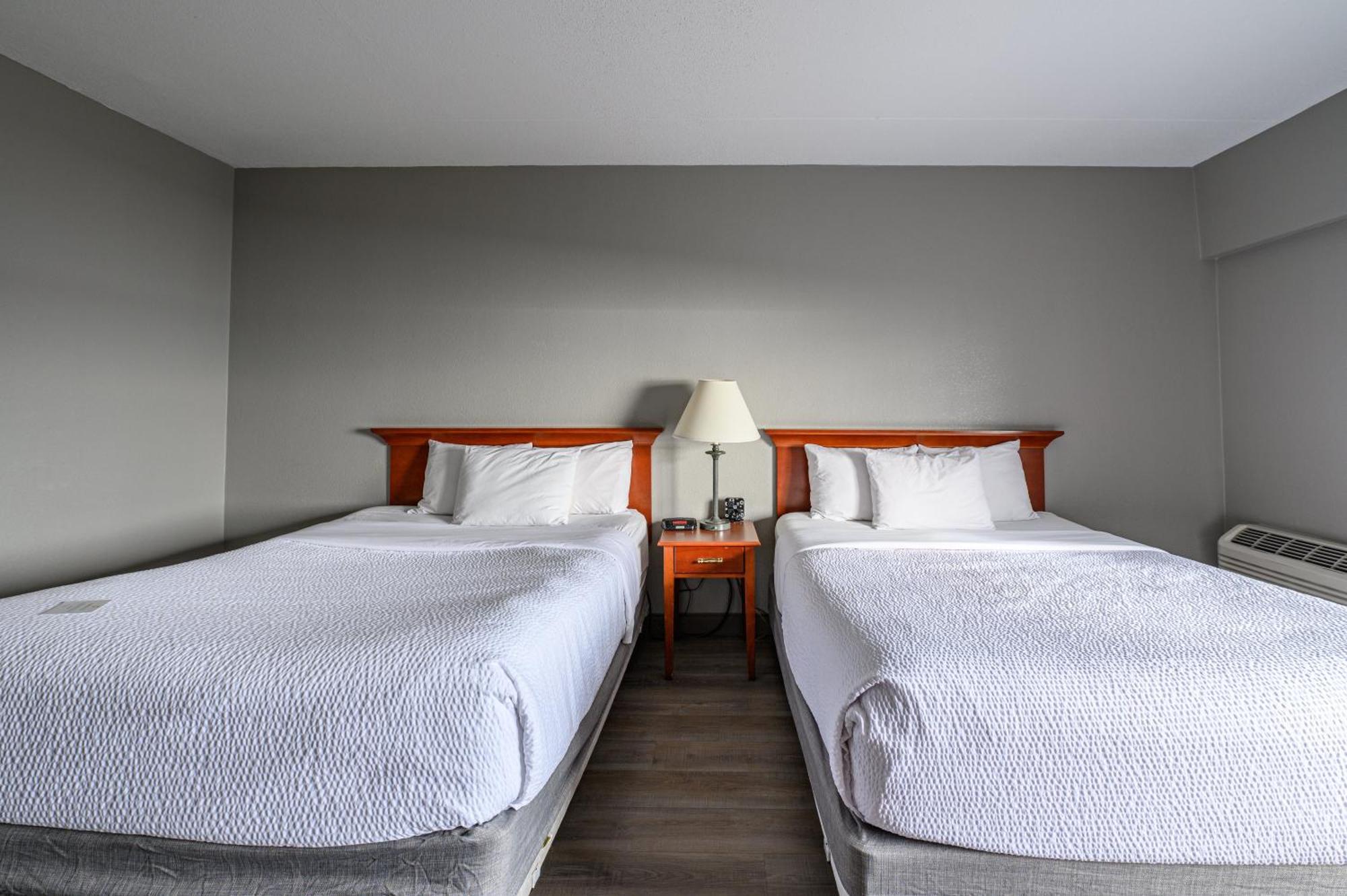 Deluxe Suite with Two Queen Beds - Non-Smoking