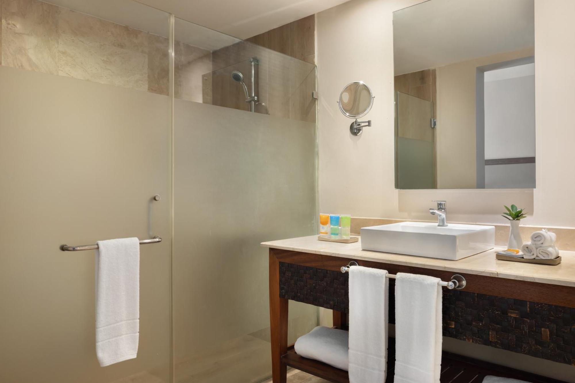 Sun Club 2 bedroom Family Suite Ocean Front,1591660533:JPEG