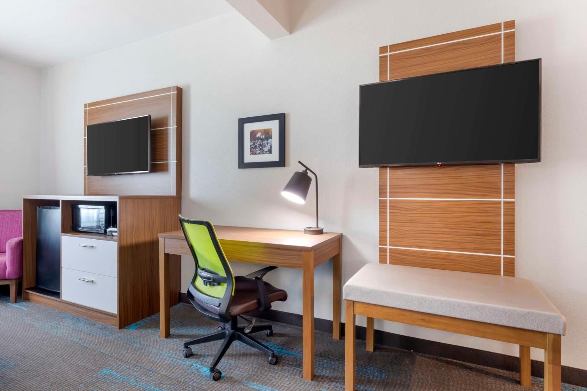 King Suite with Sofa Bed - Non-Smoking
