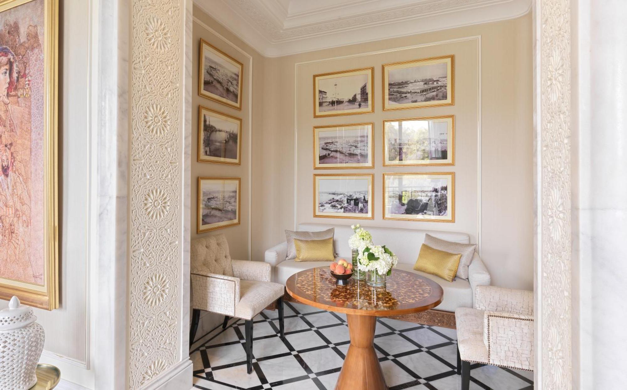 One-Bedroom Deluxe King Suite with Terrace and Garden View