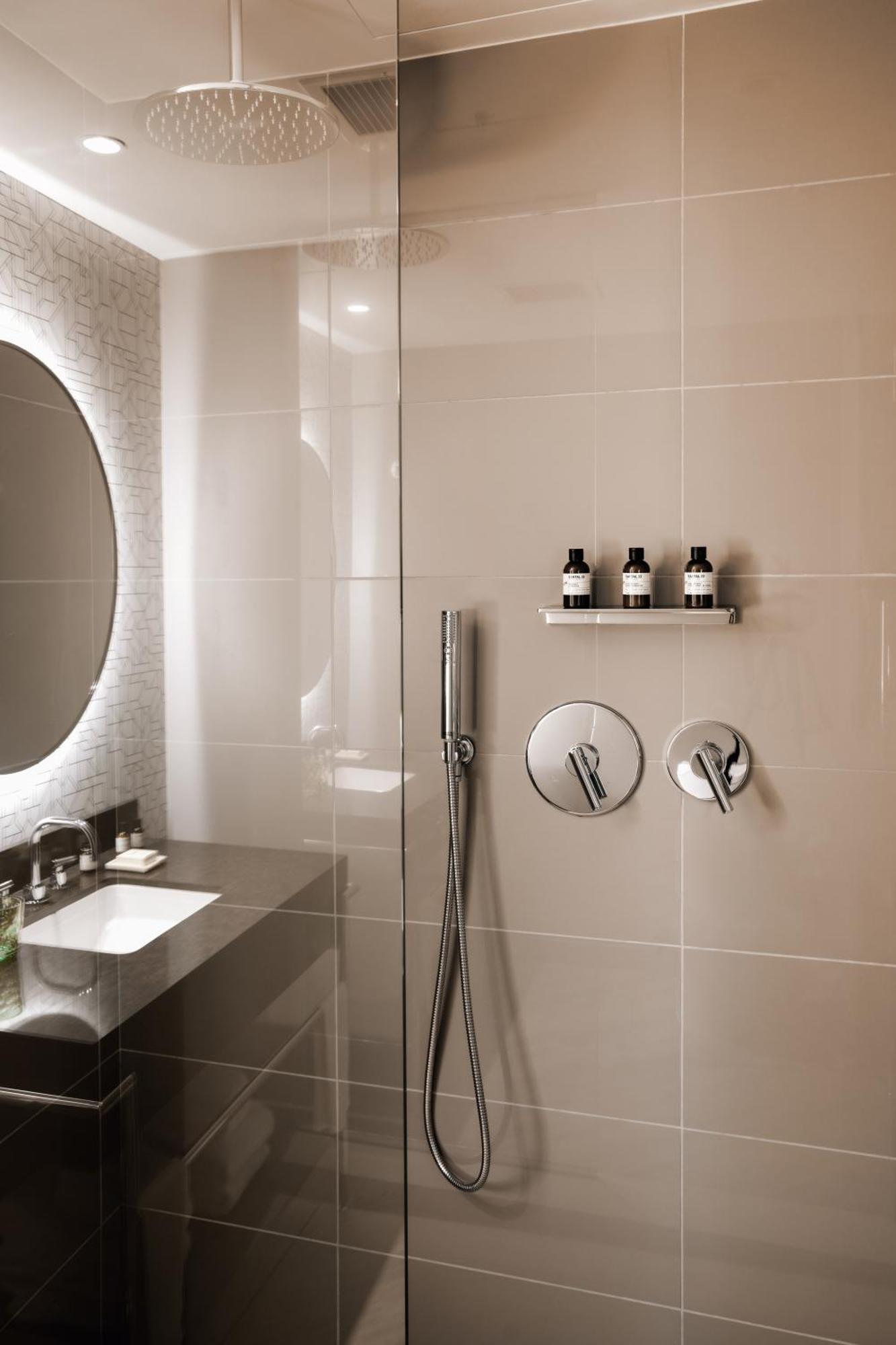 Timeless King Suite (No Resort Fee)