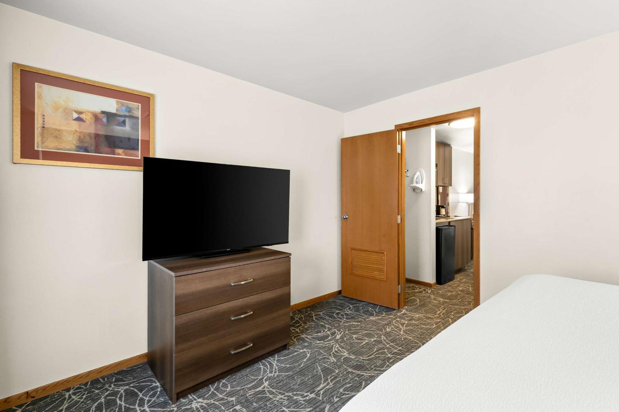 One Bedroom King Bed Kitchenette Suite