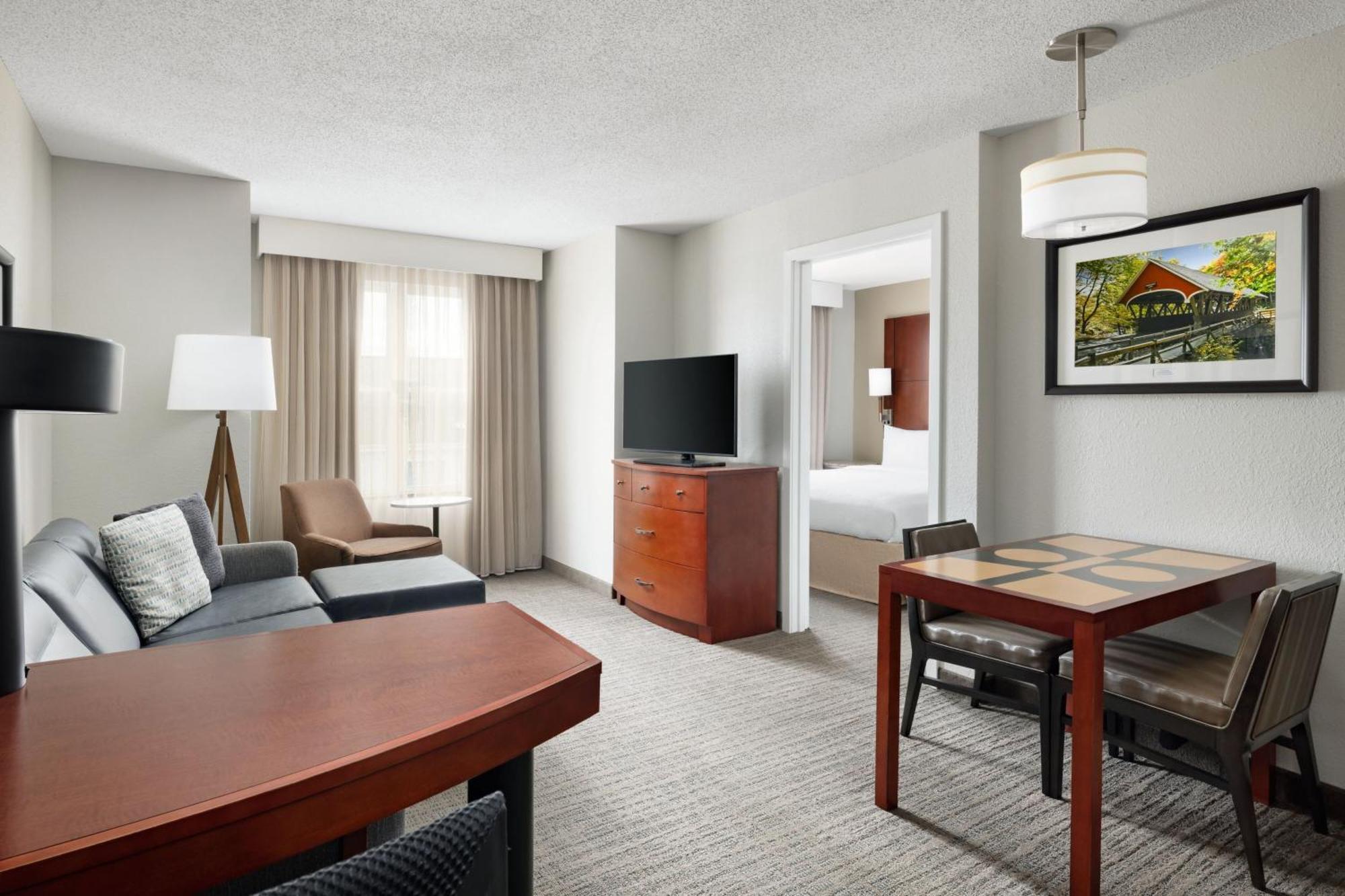 1 Bedroom Larger Suite 1 King Sofa bed Corner room