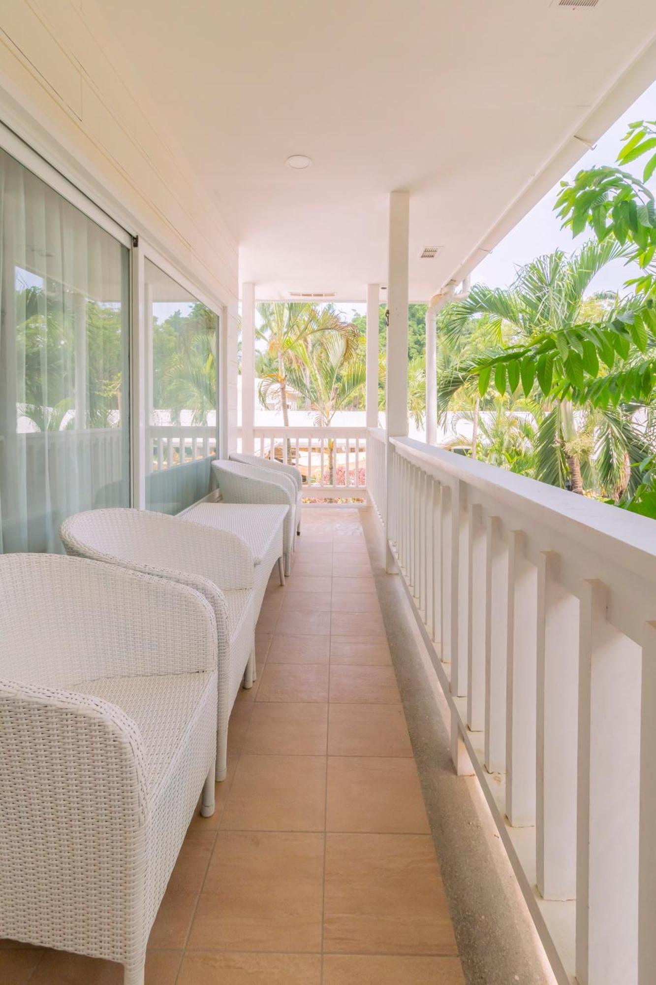 Family 2 Queen Balcony Courtyard View