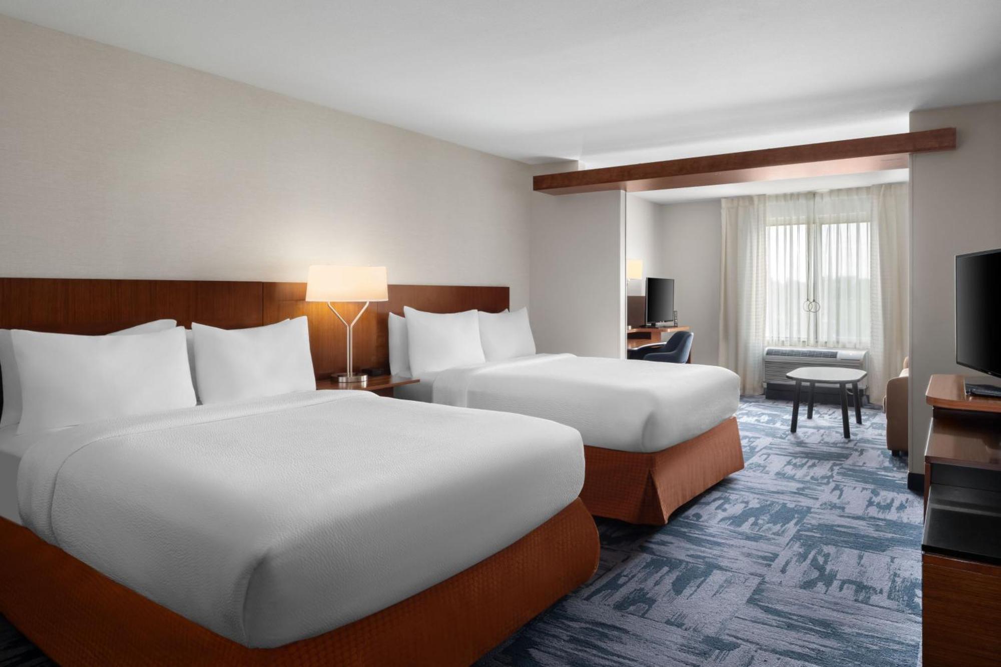 Suite, 2 Queen, Sofa bed