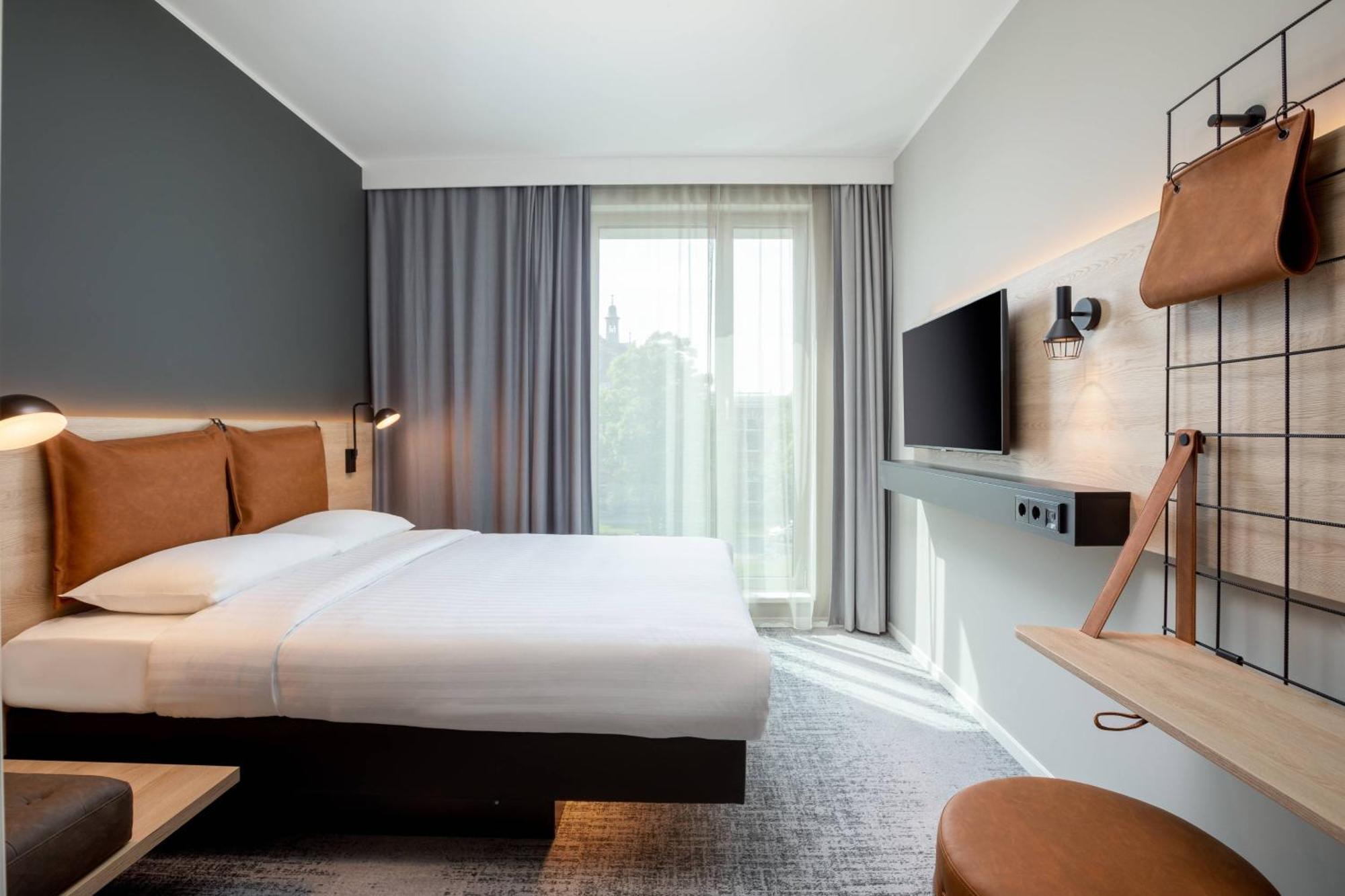 Moxy Queen Room