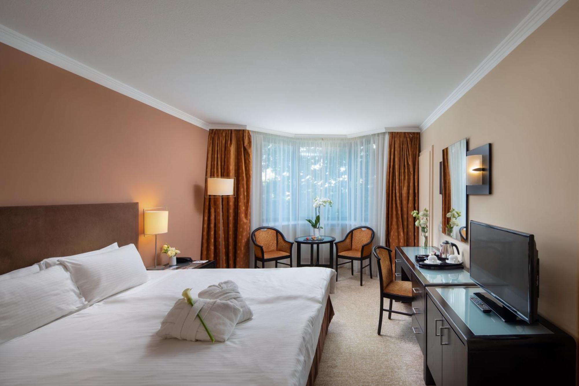 Superior King Room