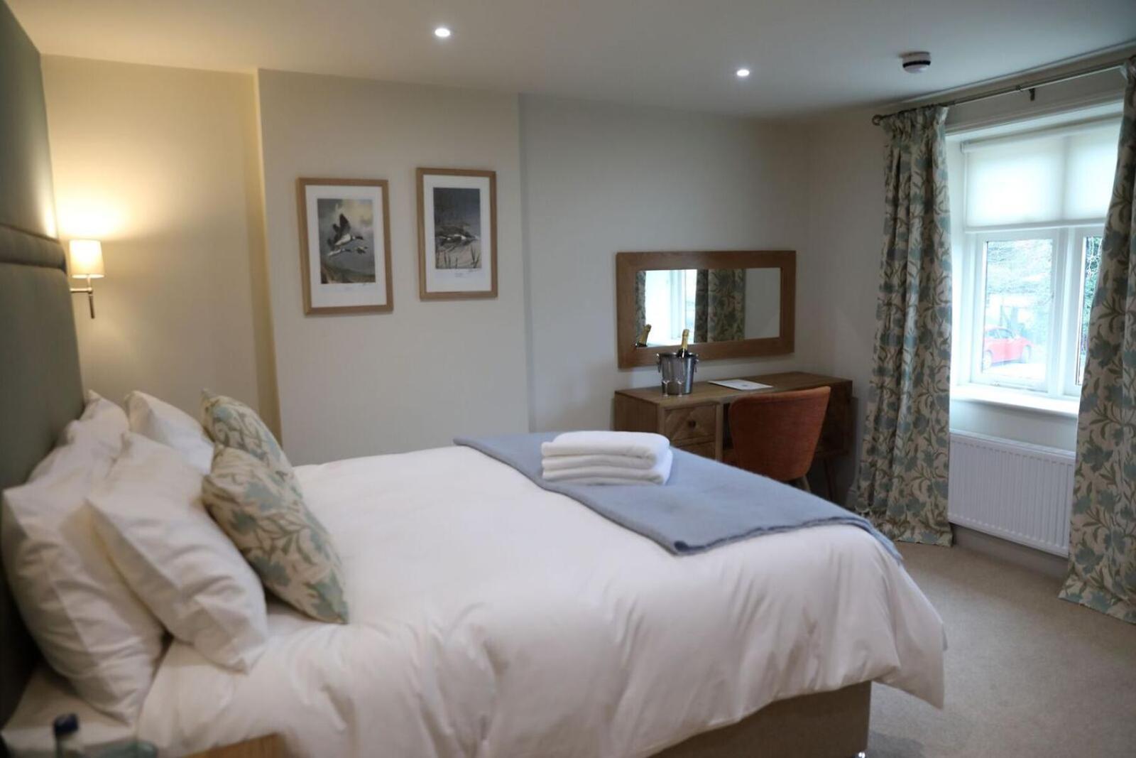 Deluxe Double Room Shower