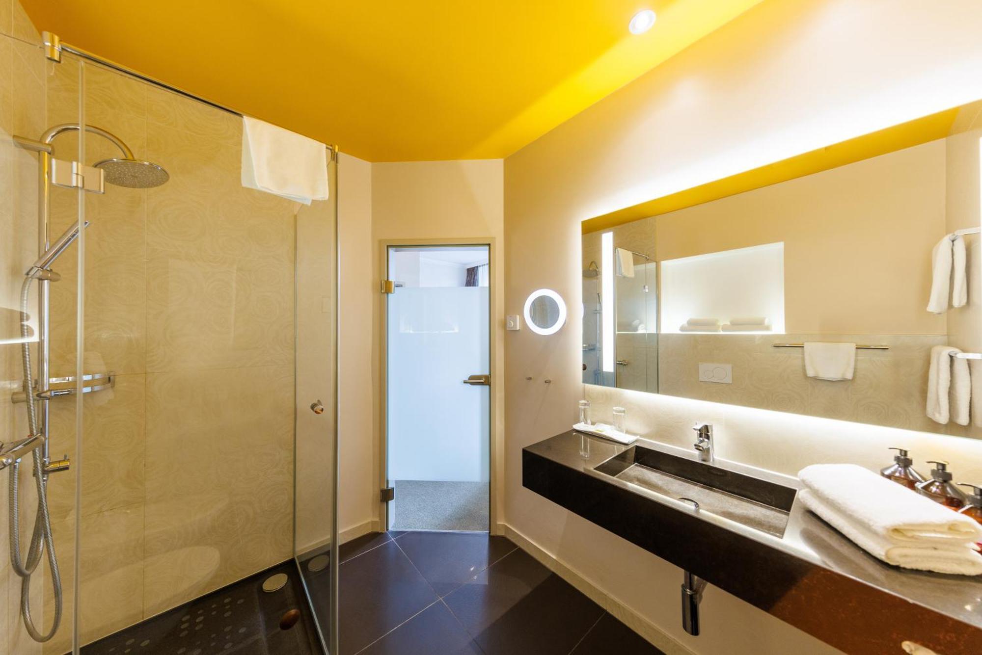 Deluxe Quadruple Room Street View