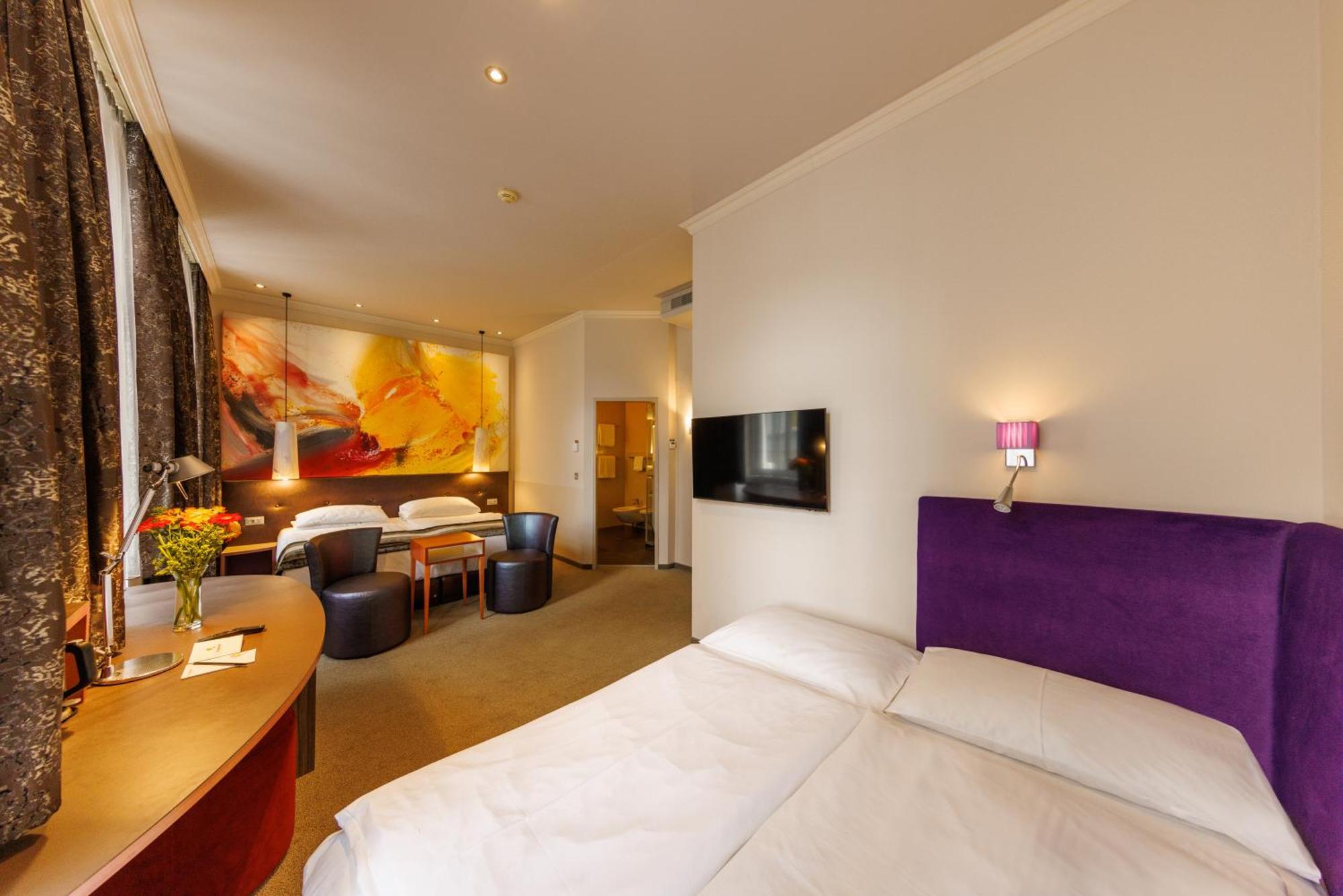 Deluxe Quadruple Room Street View