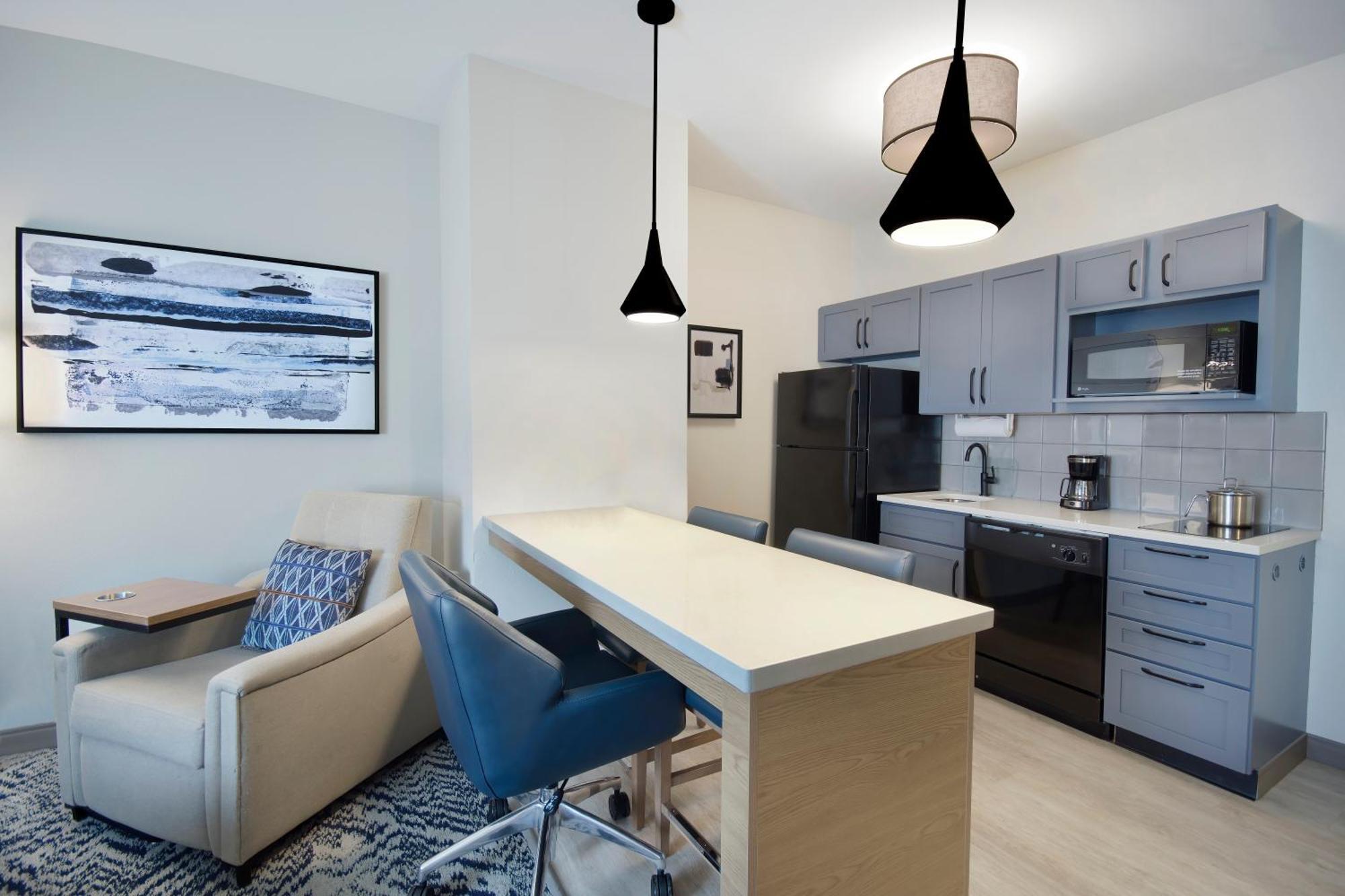 One-Bedroom Queen Suite - Disability Access Hearing Accessible
