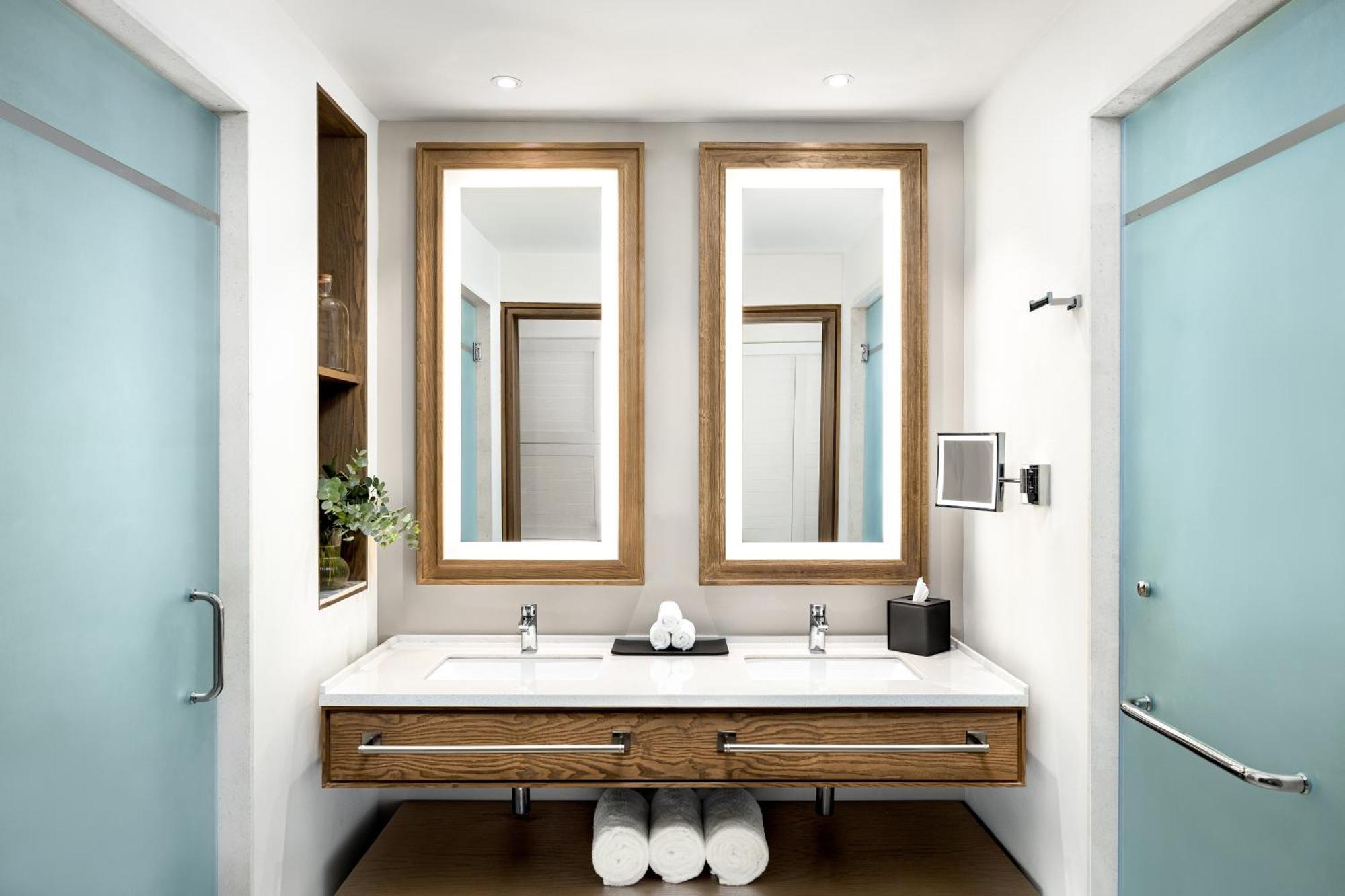 Suite Junior Doble con acceso directo a una piscina
