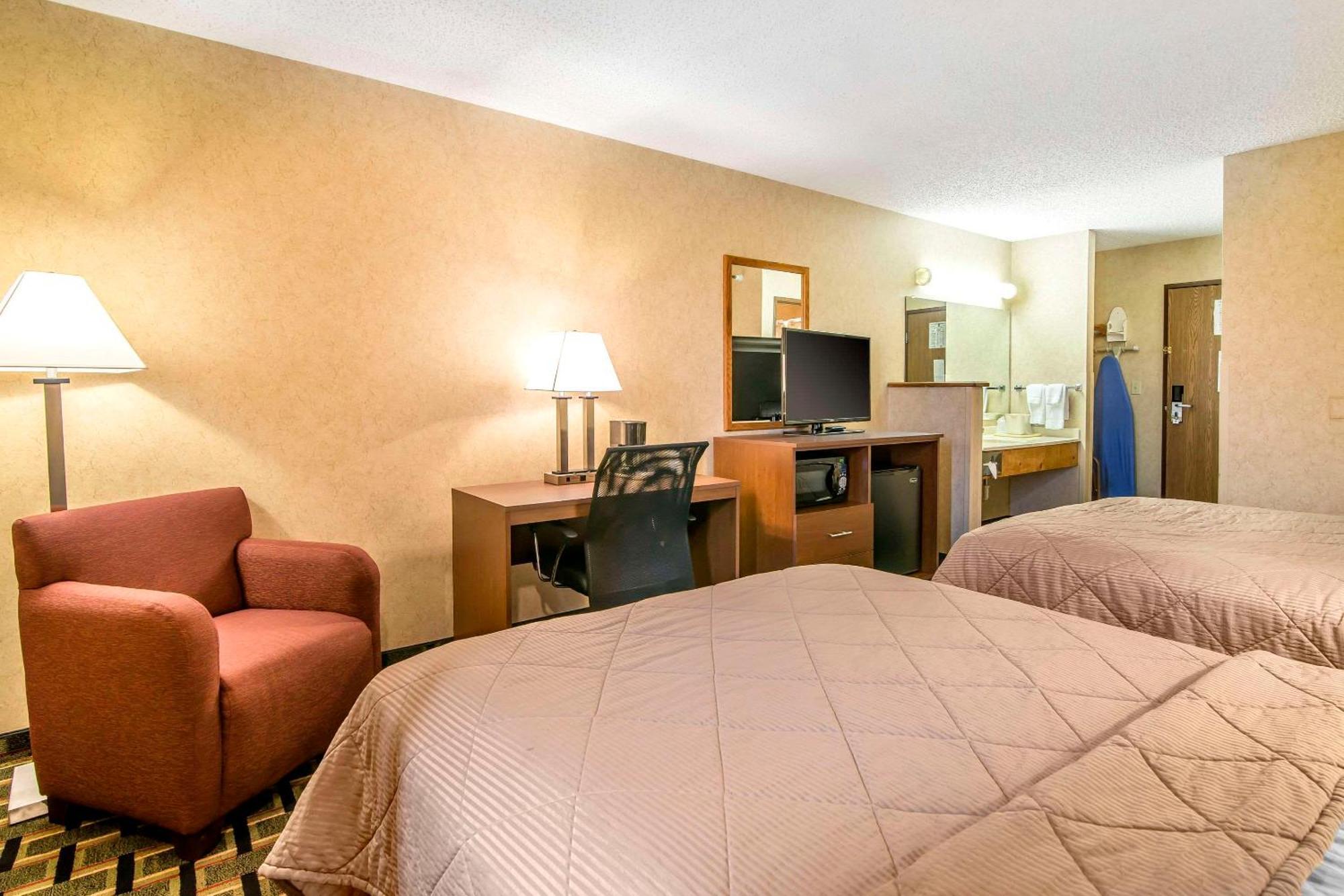 Queen Room with Two Queen Beds - Non-Smoking