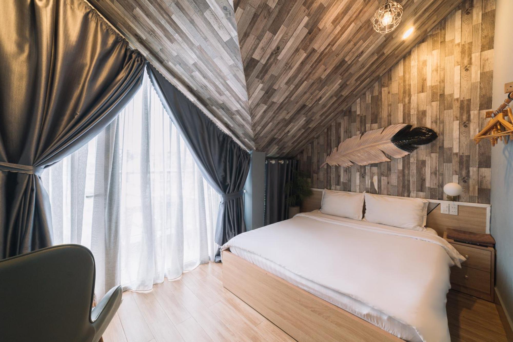 Standard Queen Room