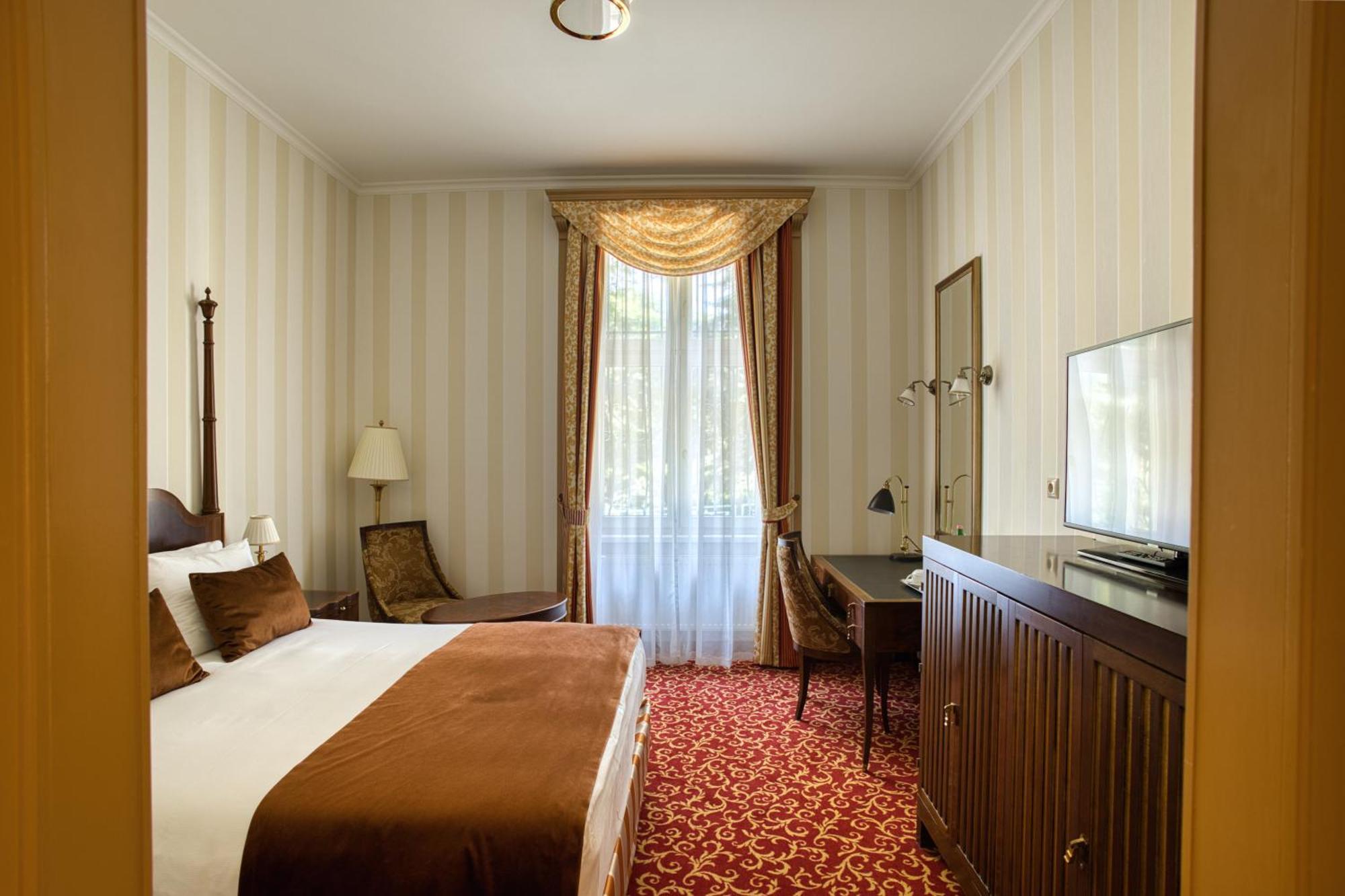 Deluxe Double Room Wellness Fitness Access