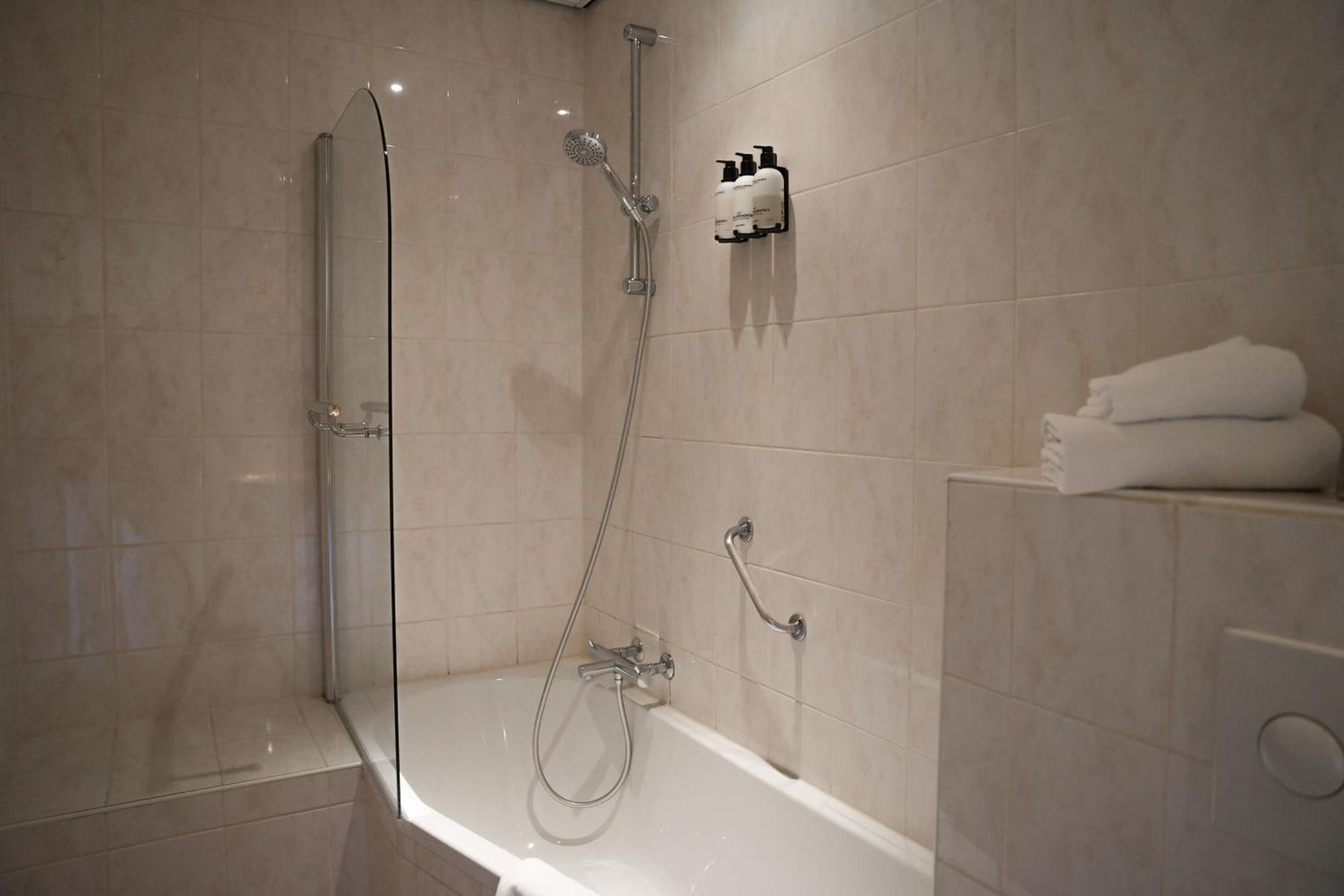 Double Room Bath