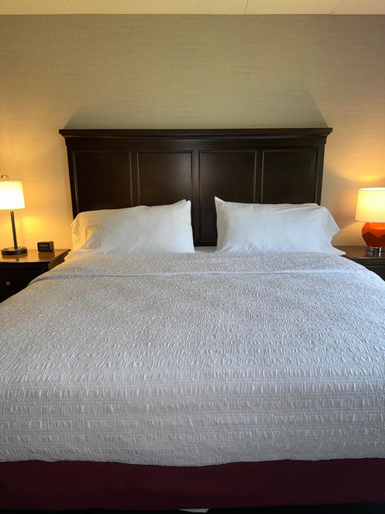 King Room with King Bed - Non-Smoking