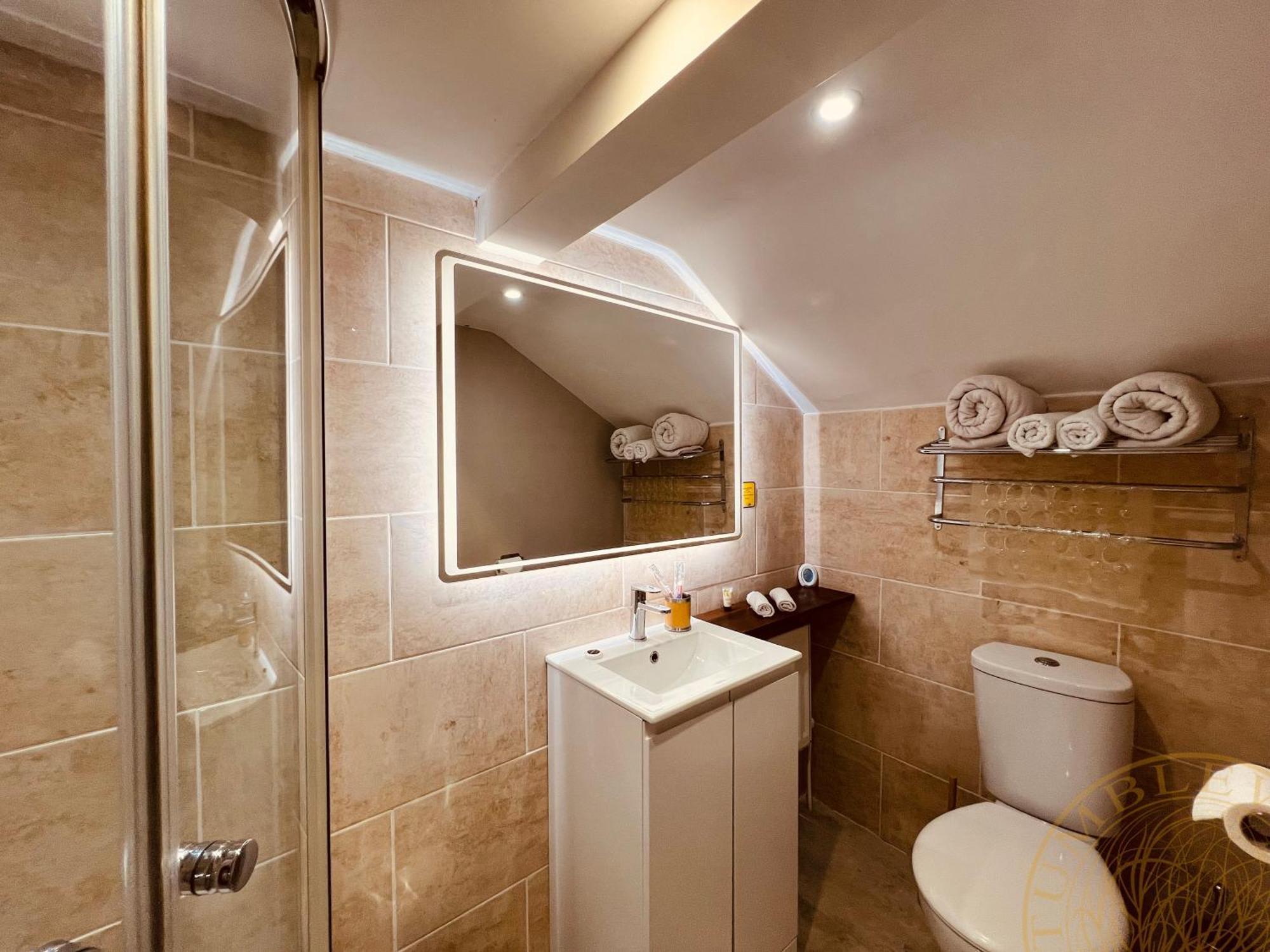 Twin Room Private Bathroom