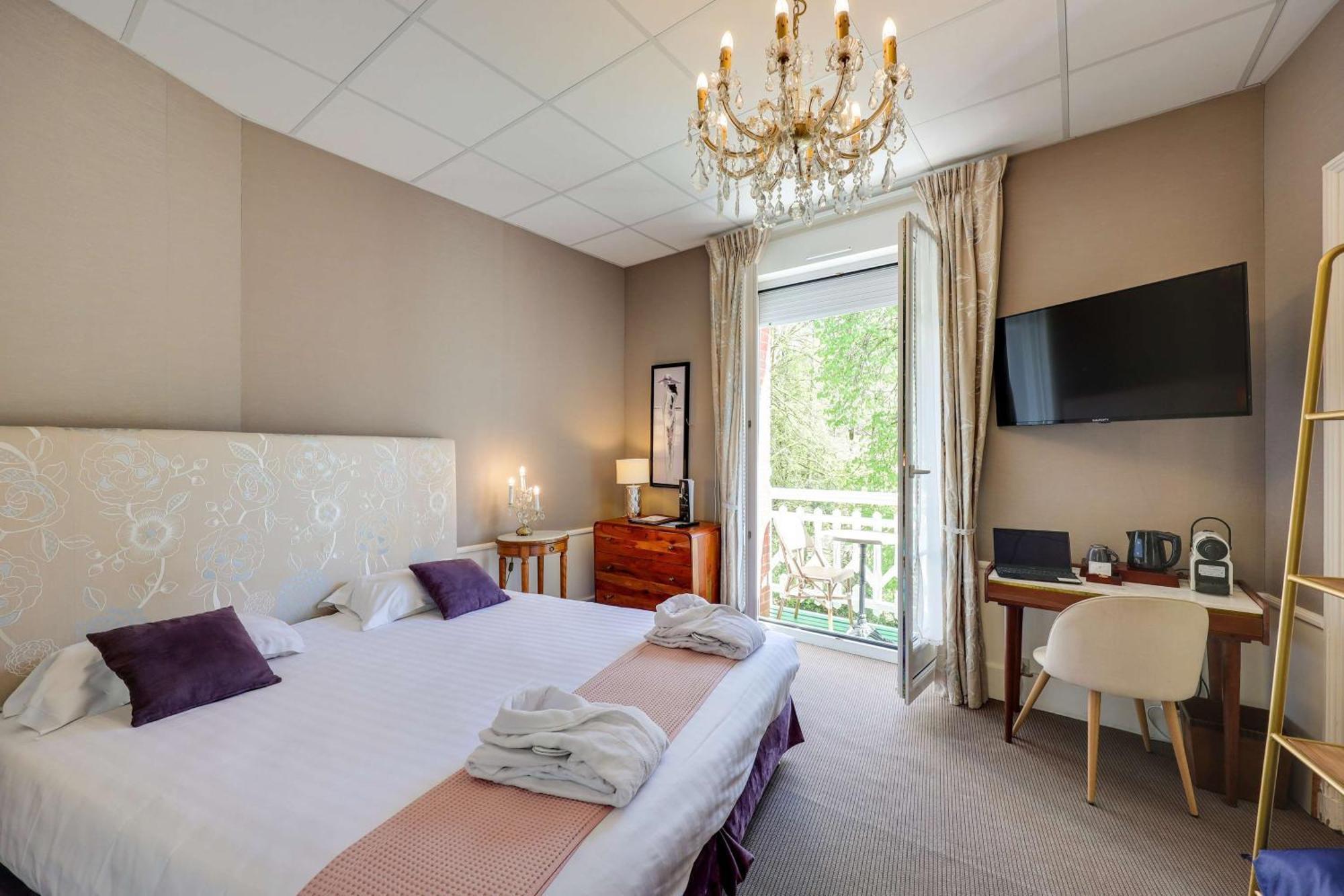 Standard Double or Twin Room Balcony