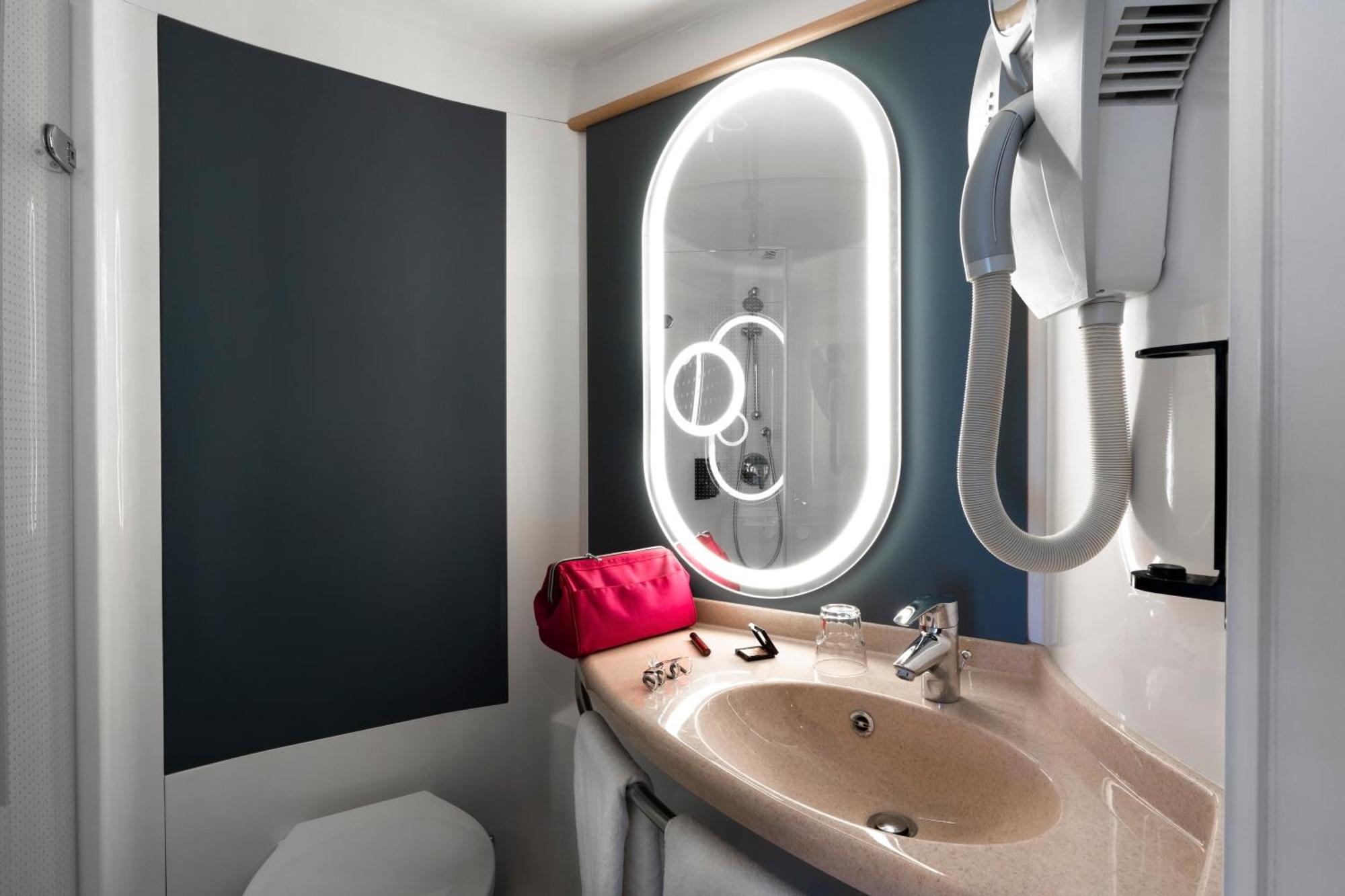 Standard Room With Three Single Beds