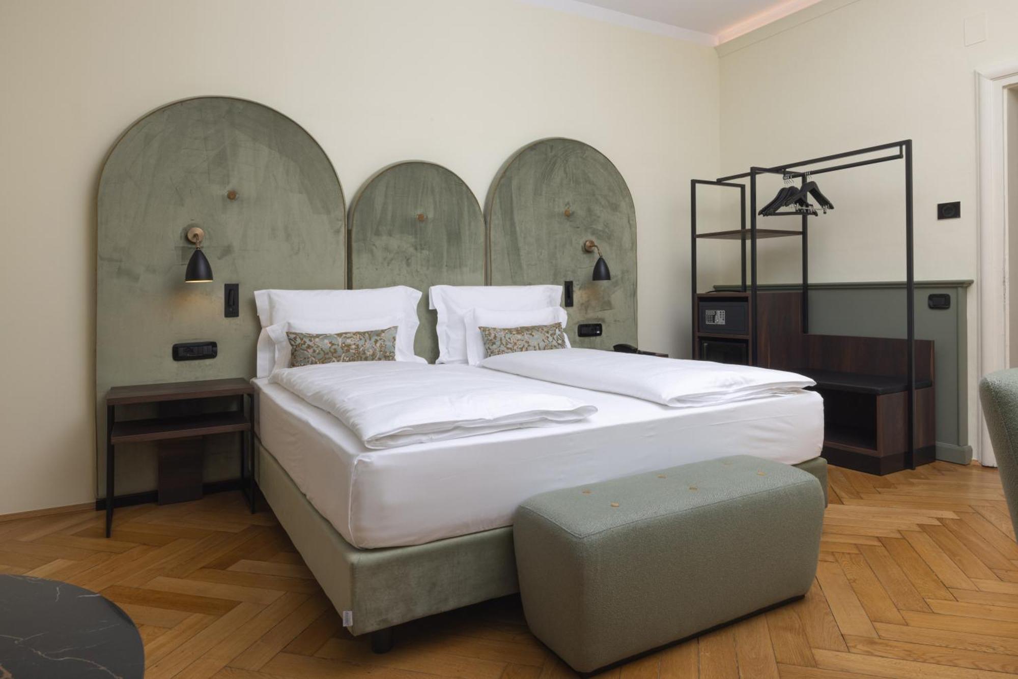Junior Suite,1598393144:JPEG