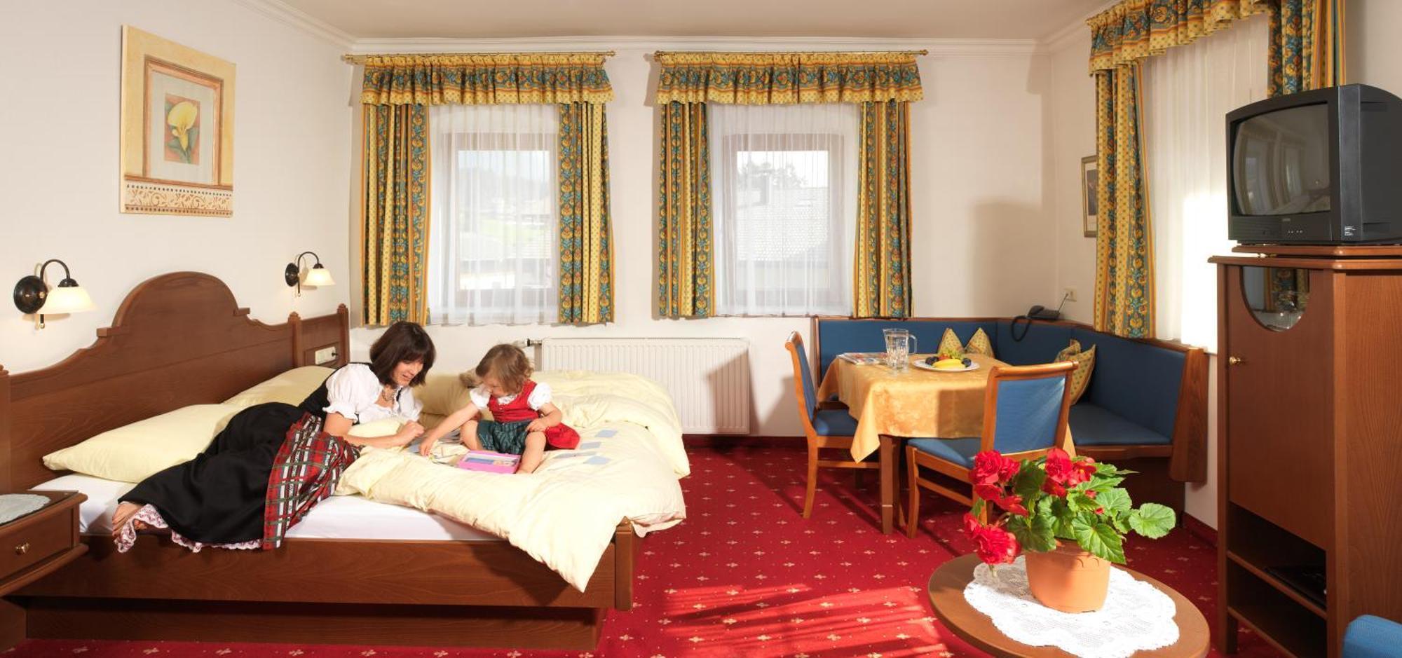 Family Room (2 Adults + 2 Children)