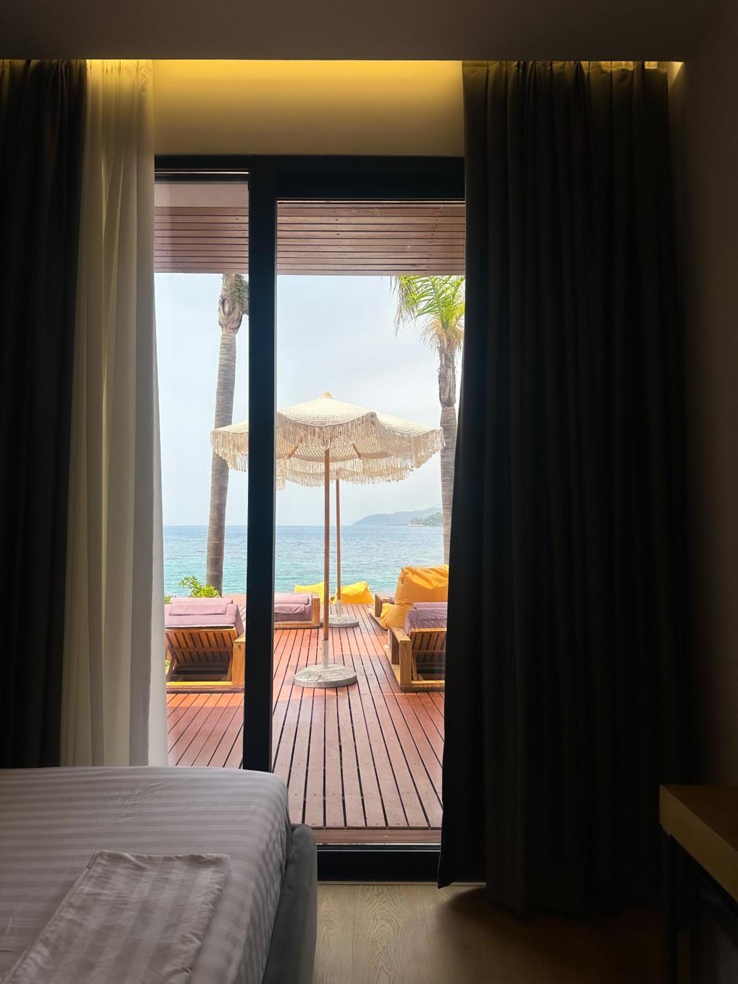 Double or Twin Room with Sea View