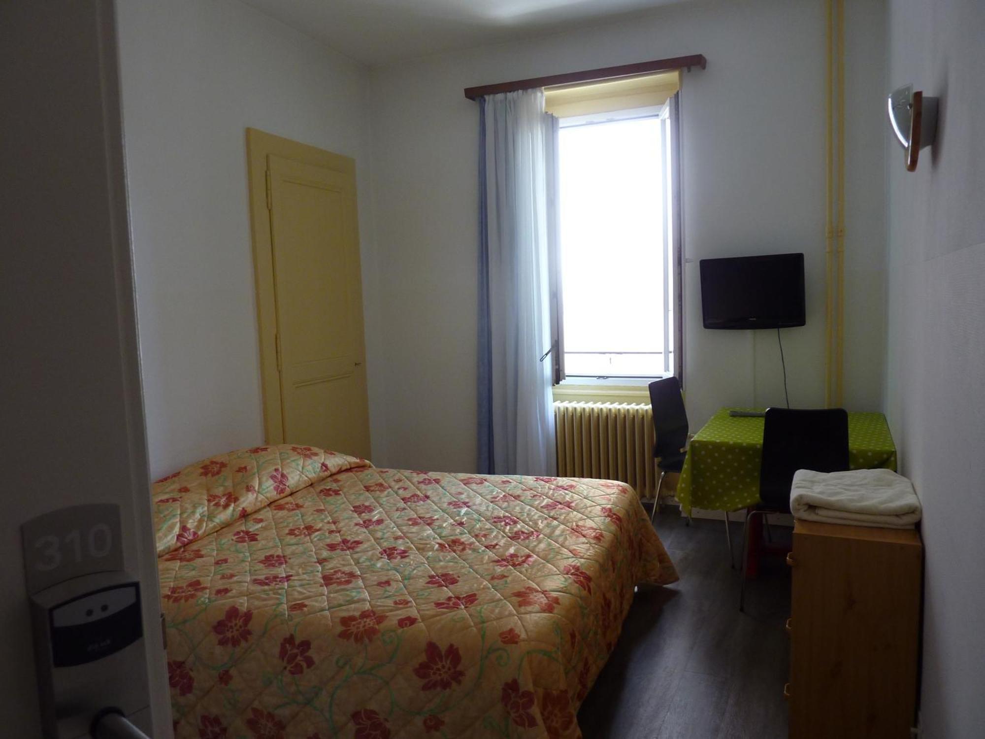 Budget Studio with Shared Bathroom