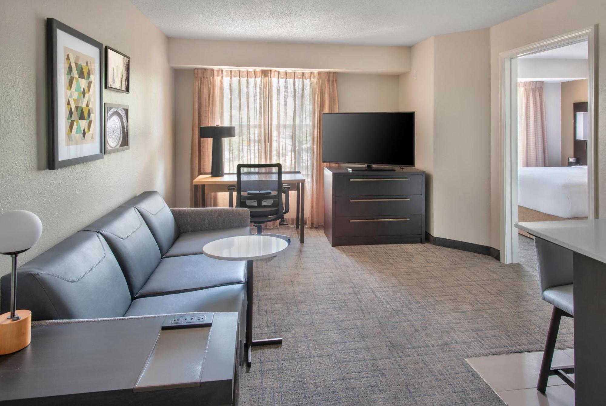 One-Bedroom Queen Suite