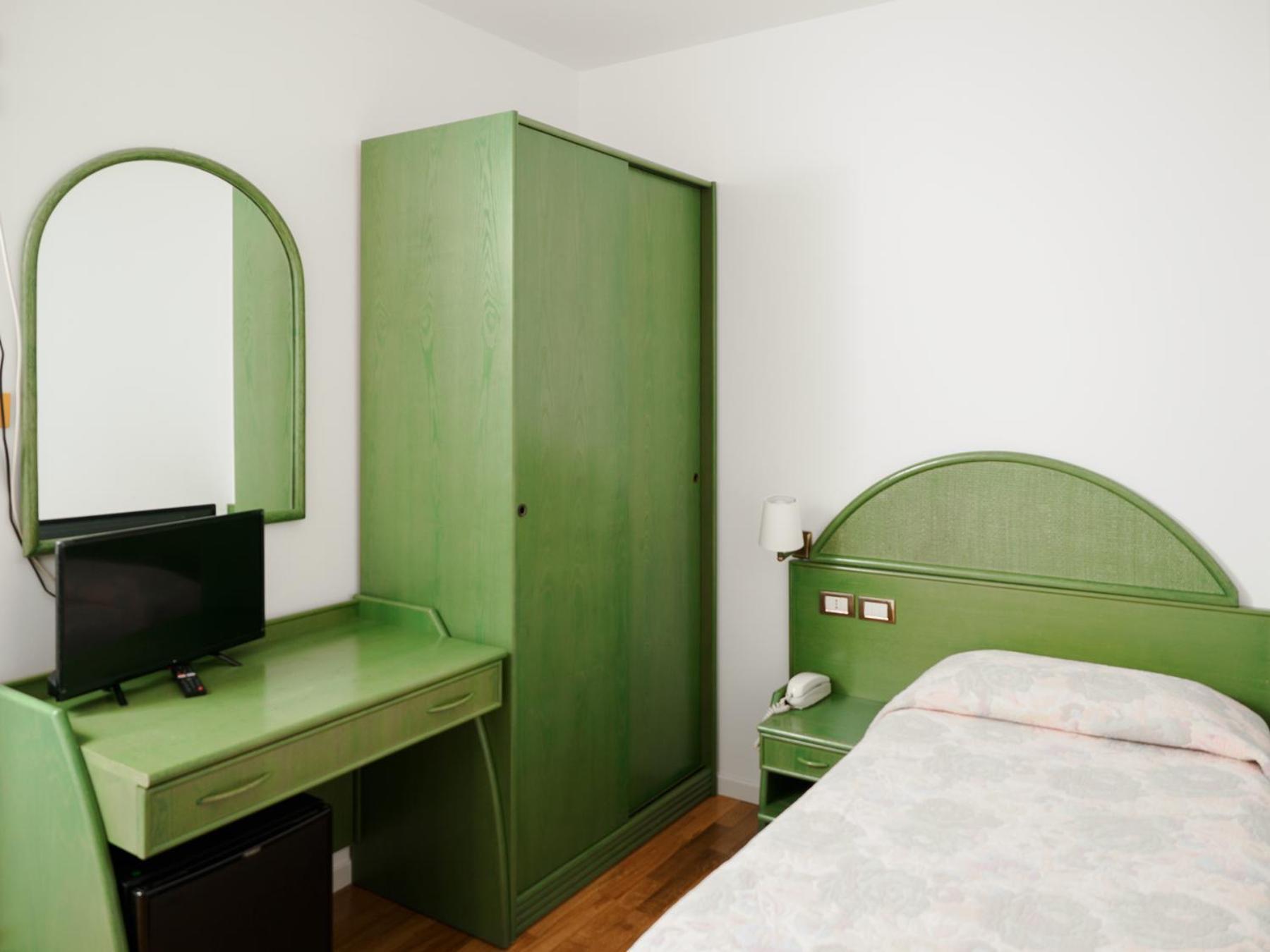 Standard Single Room,1717056377:JPEG